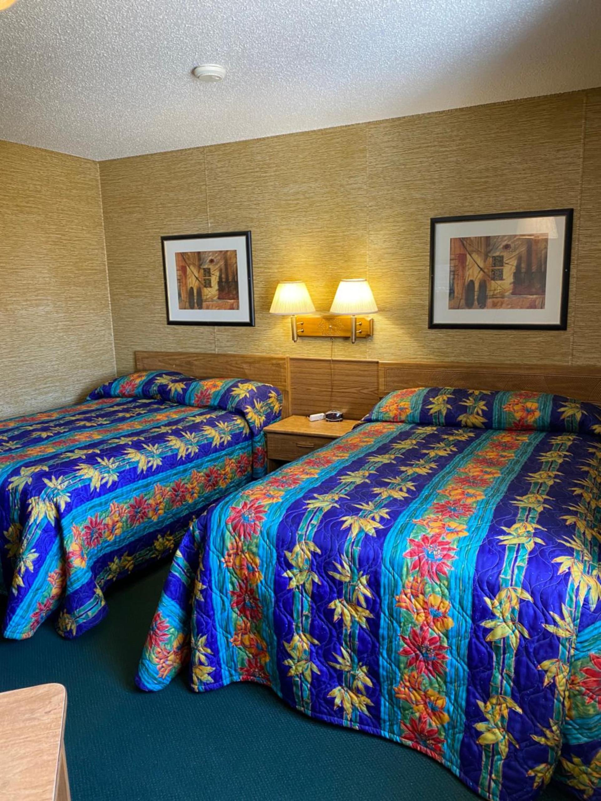 Burr Oak Motel photo 55