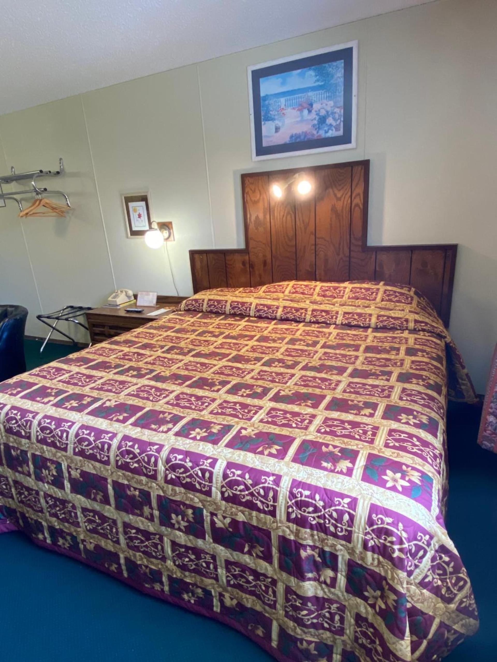 Burr Oak Motel photo 61