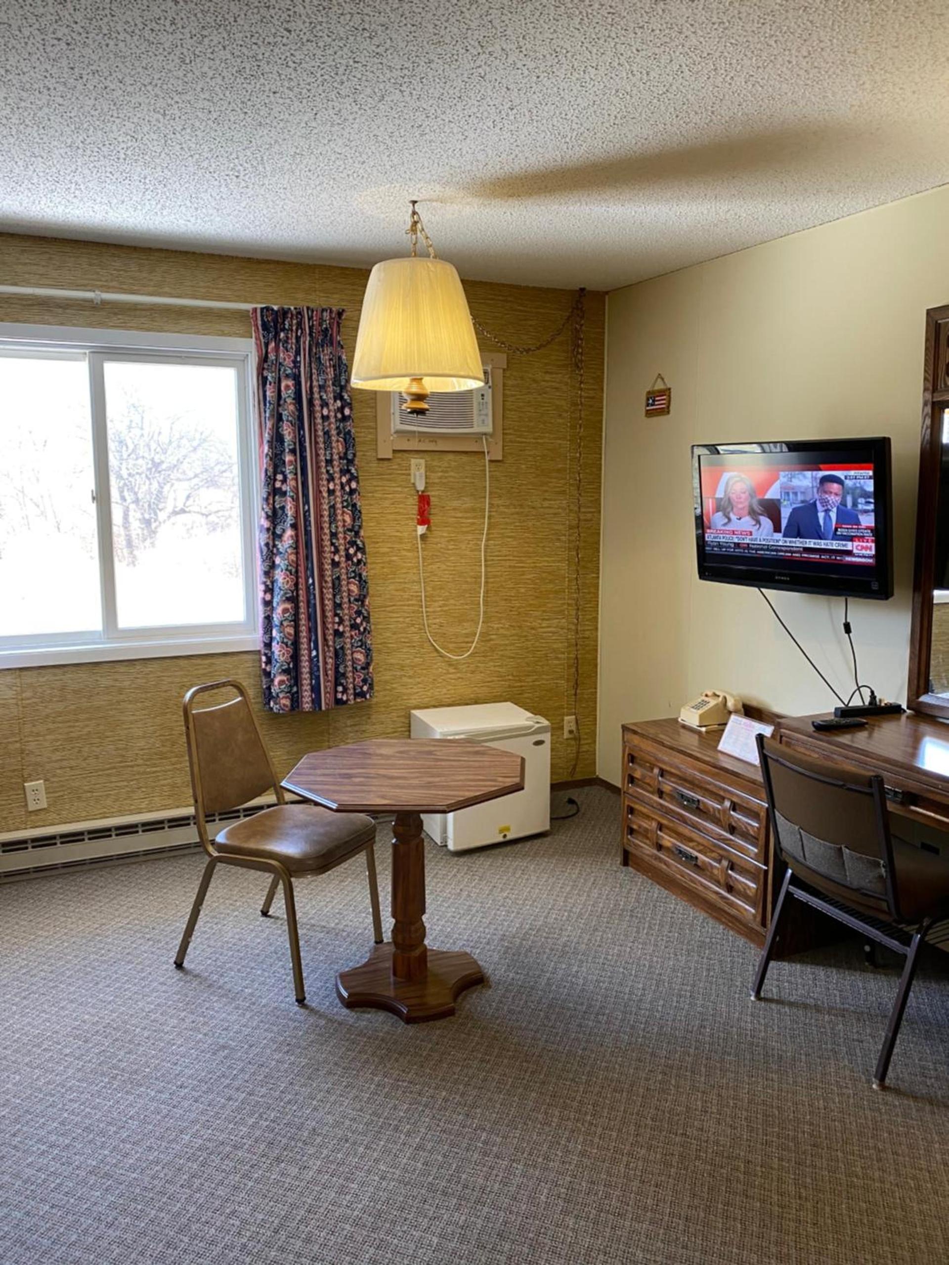 Burr Oak Motel photo 62