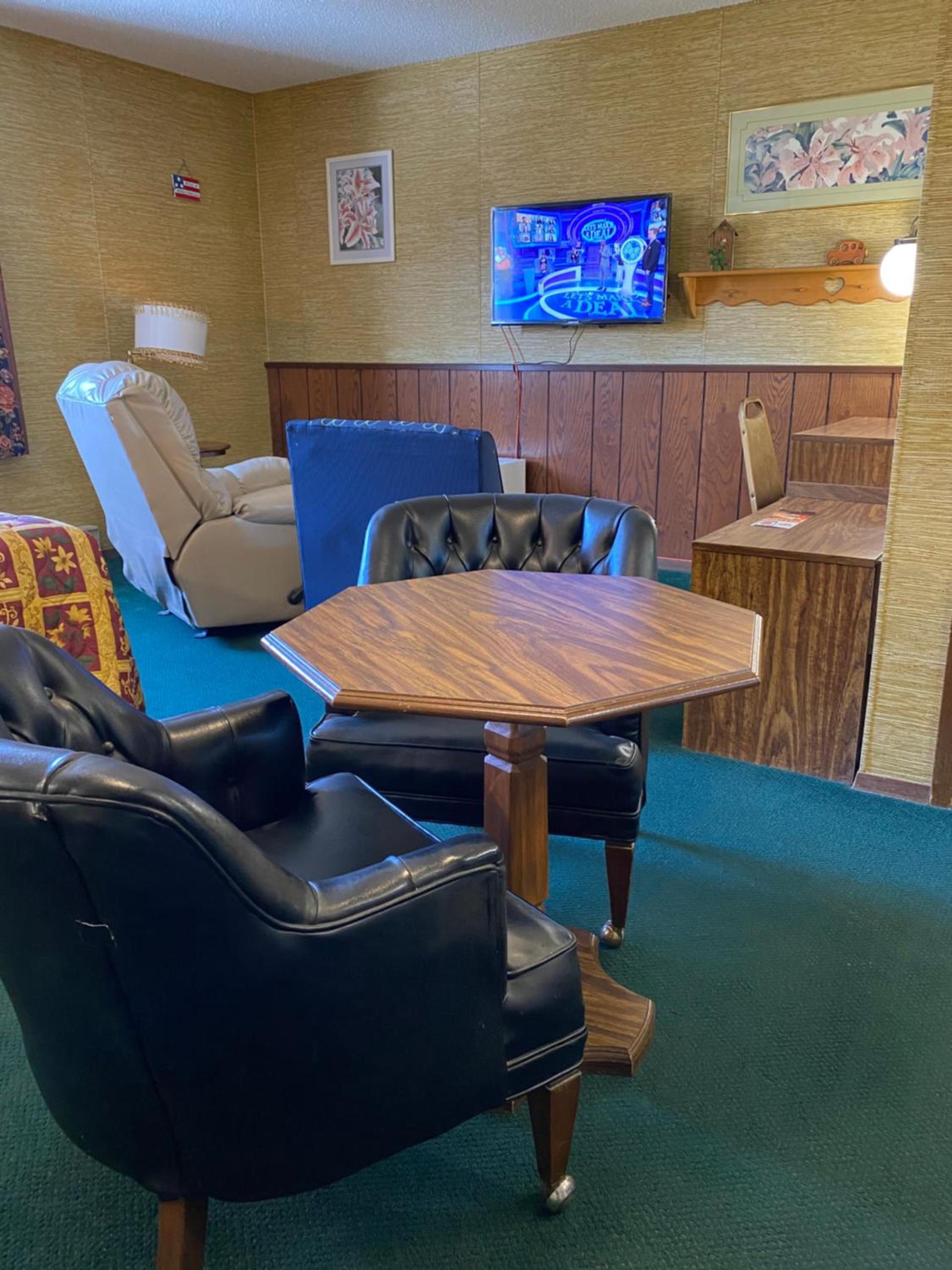 Burr Oak Motel photo 64