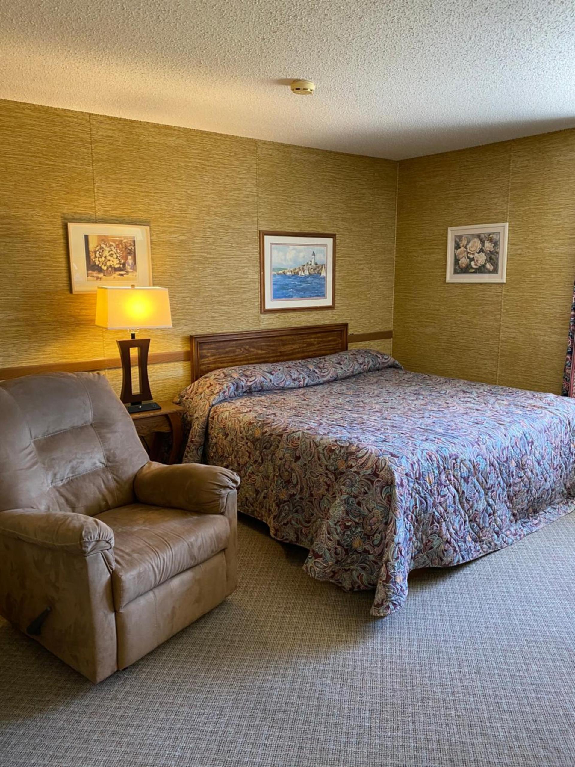 Burr Oak Motel photo 65