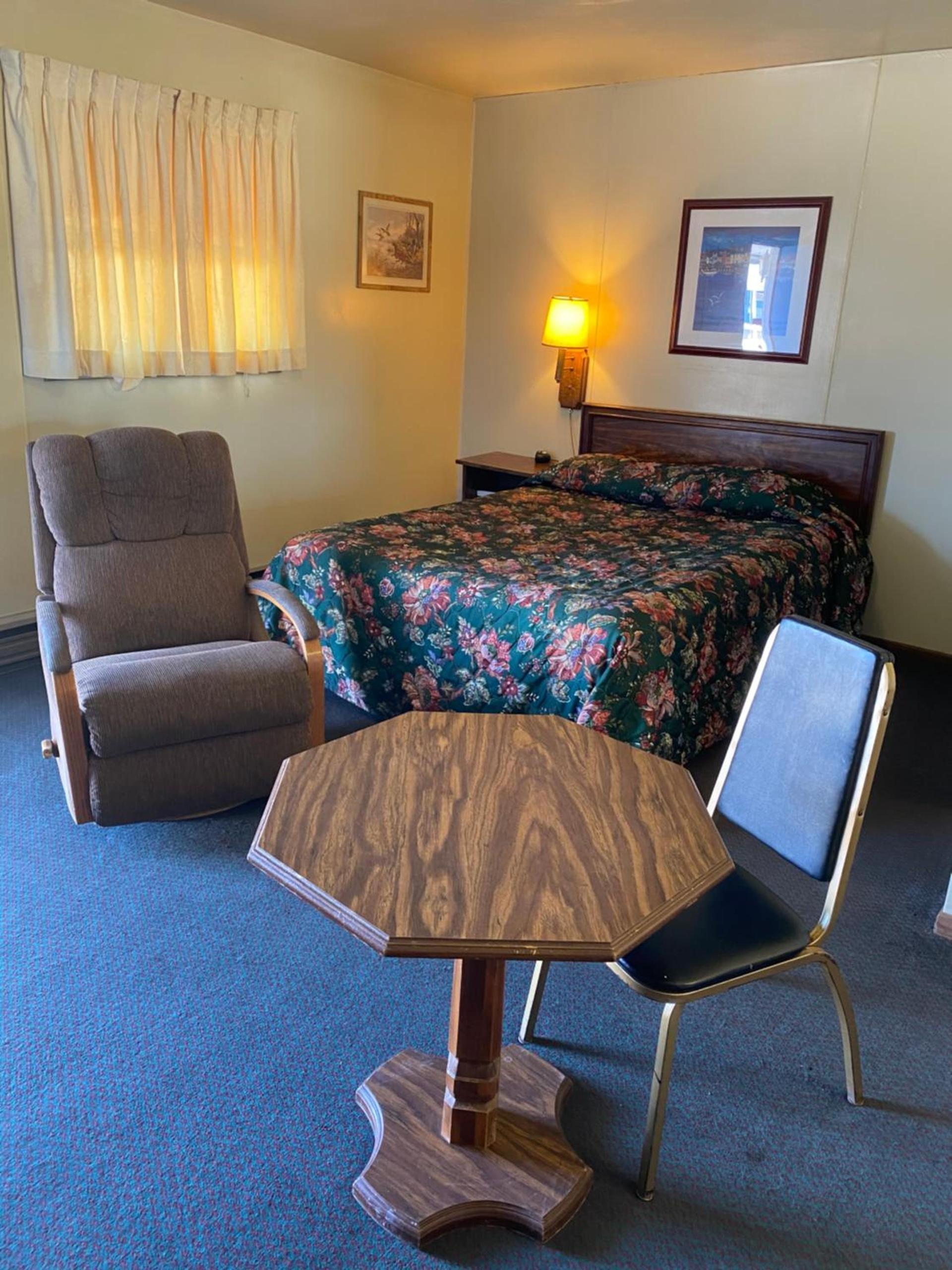 Burr Oak Motel photo 67