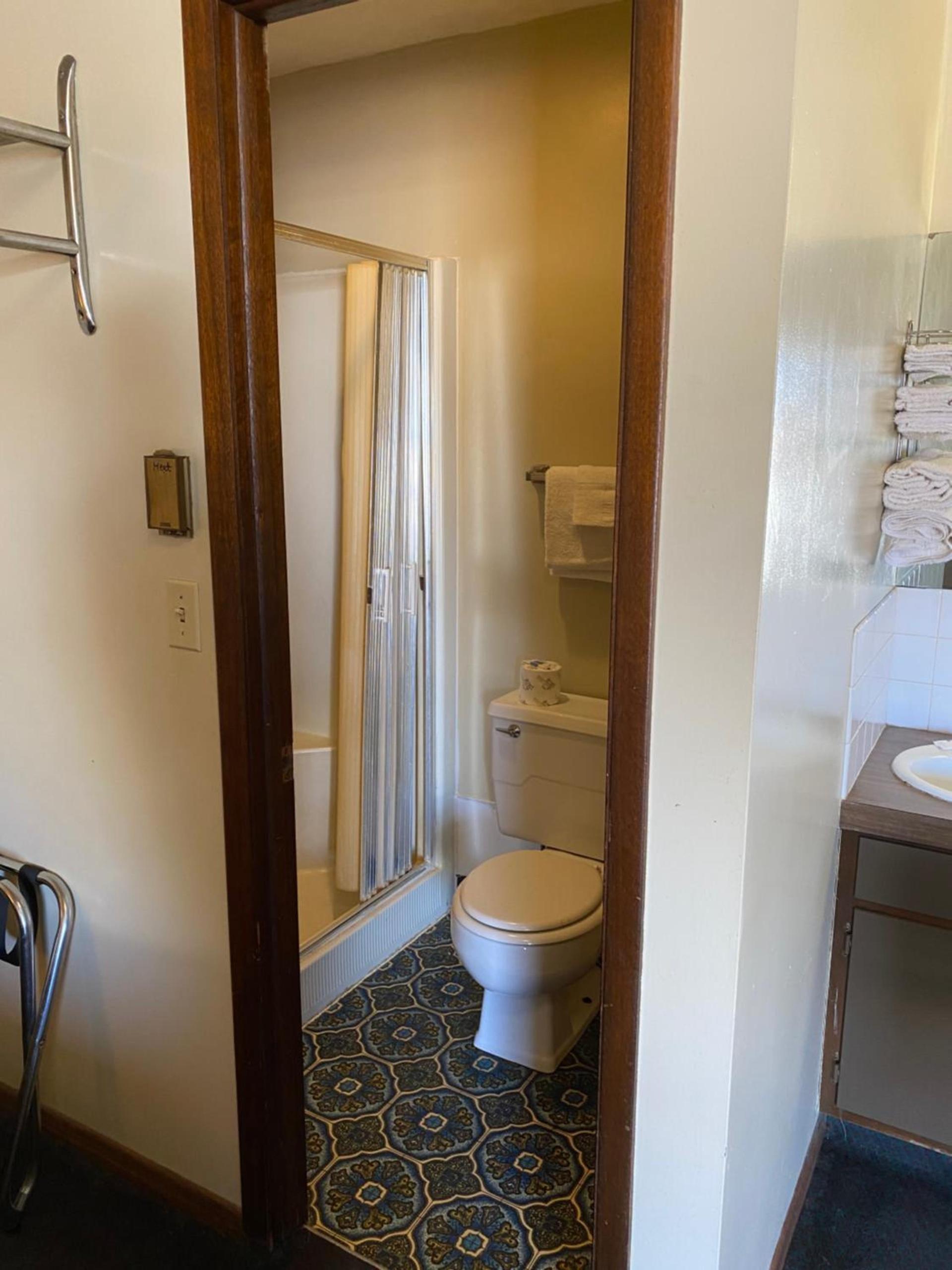 Burr Oak Motel photo 68