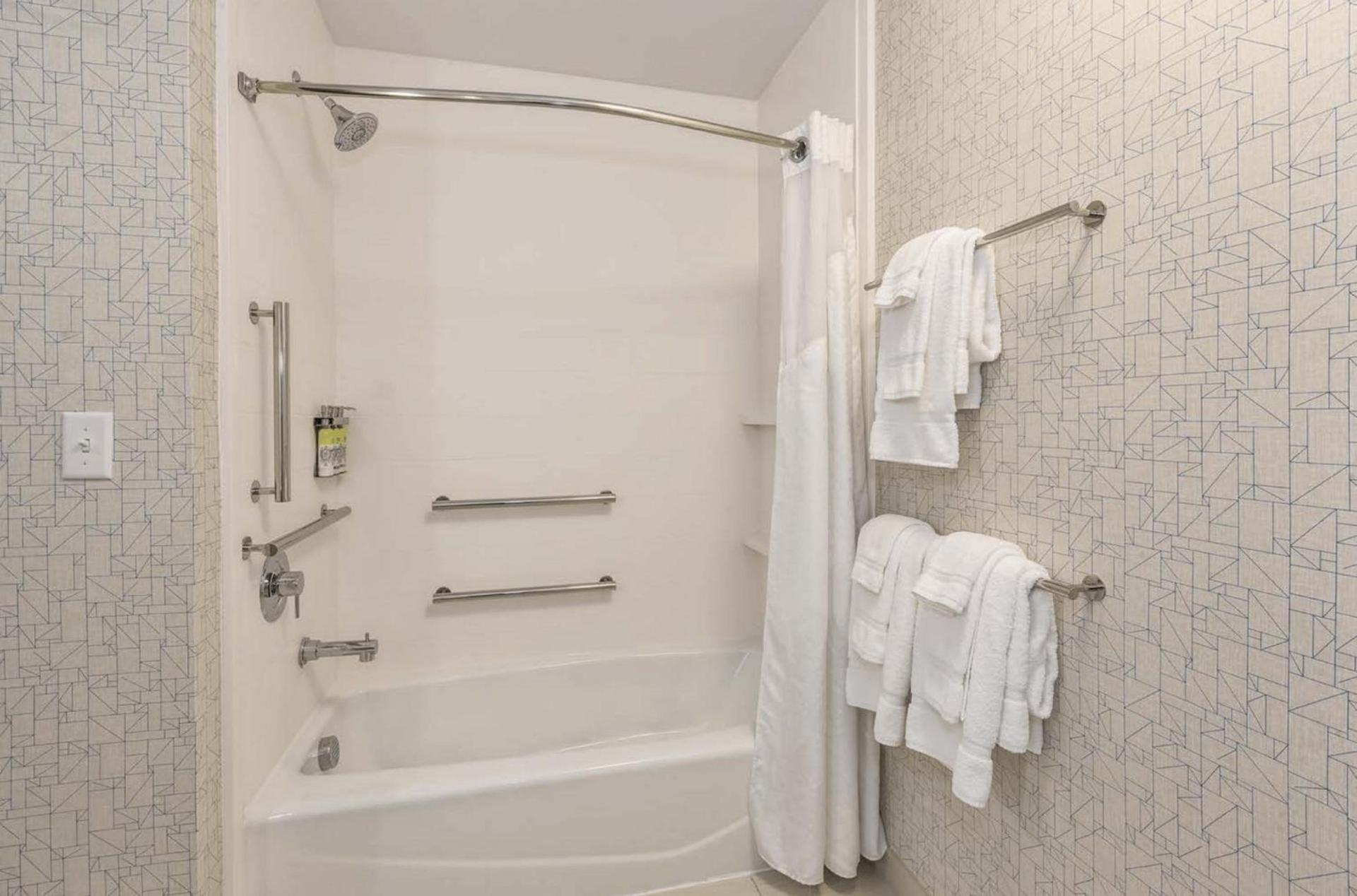Holiday Inn Express & Suites Jersey City - Holland Tunnel by IHG photo 13