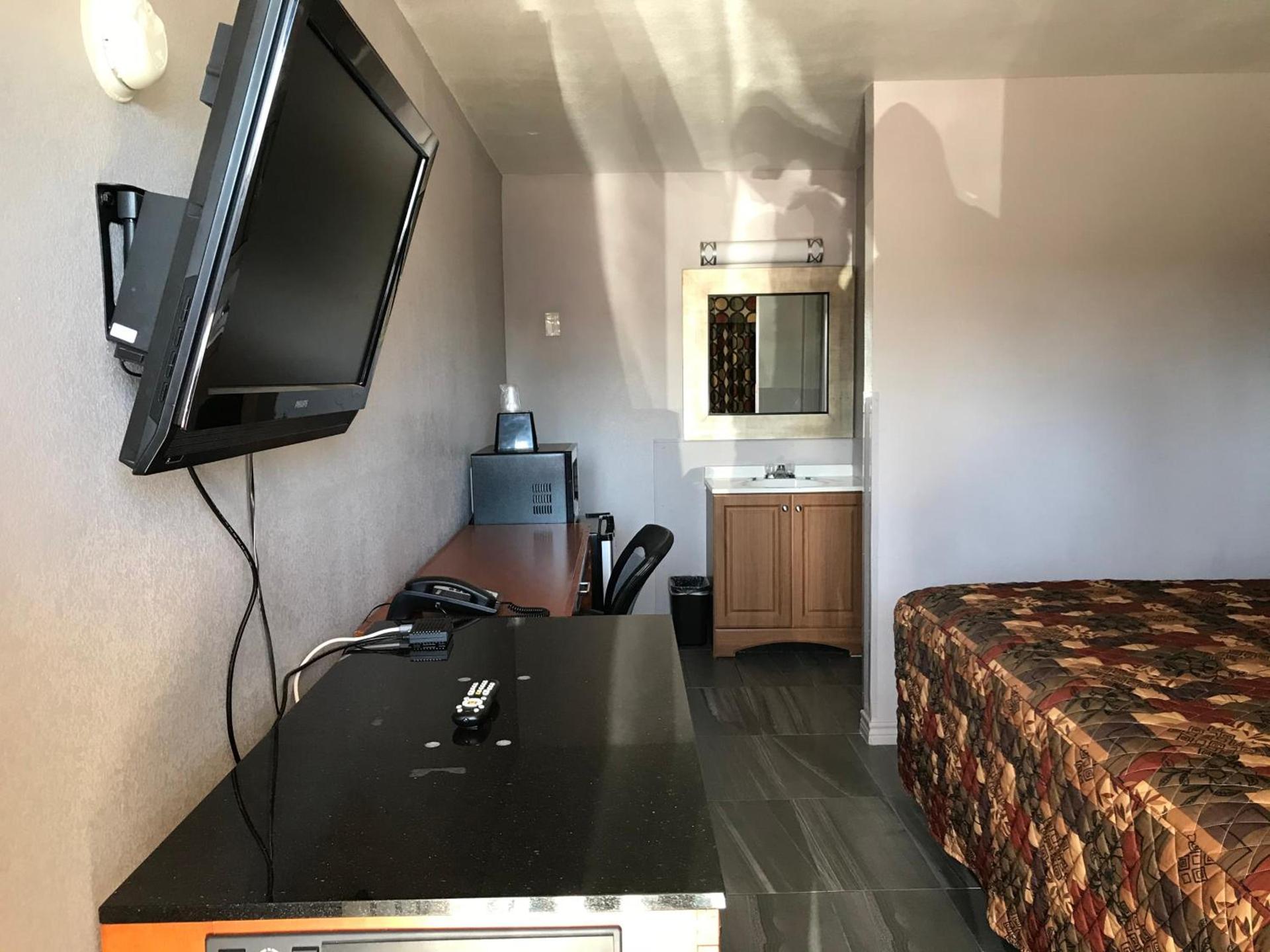 Budget Inn & Suites photo 8