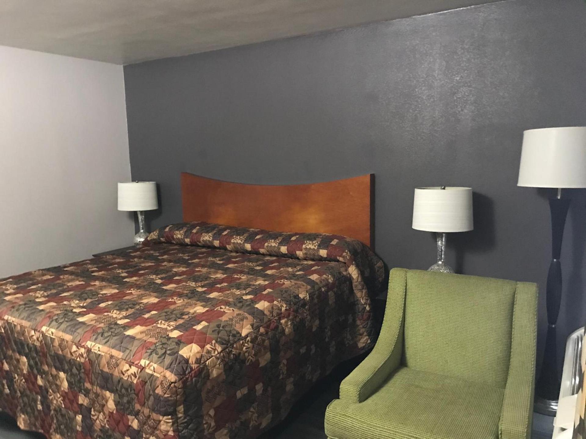 Budget Inn & Suites photo 9