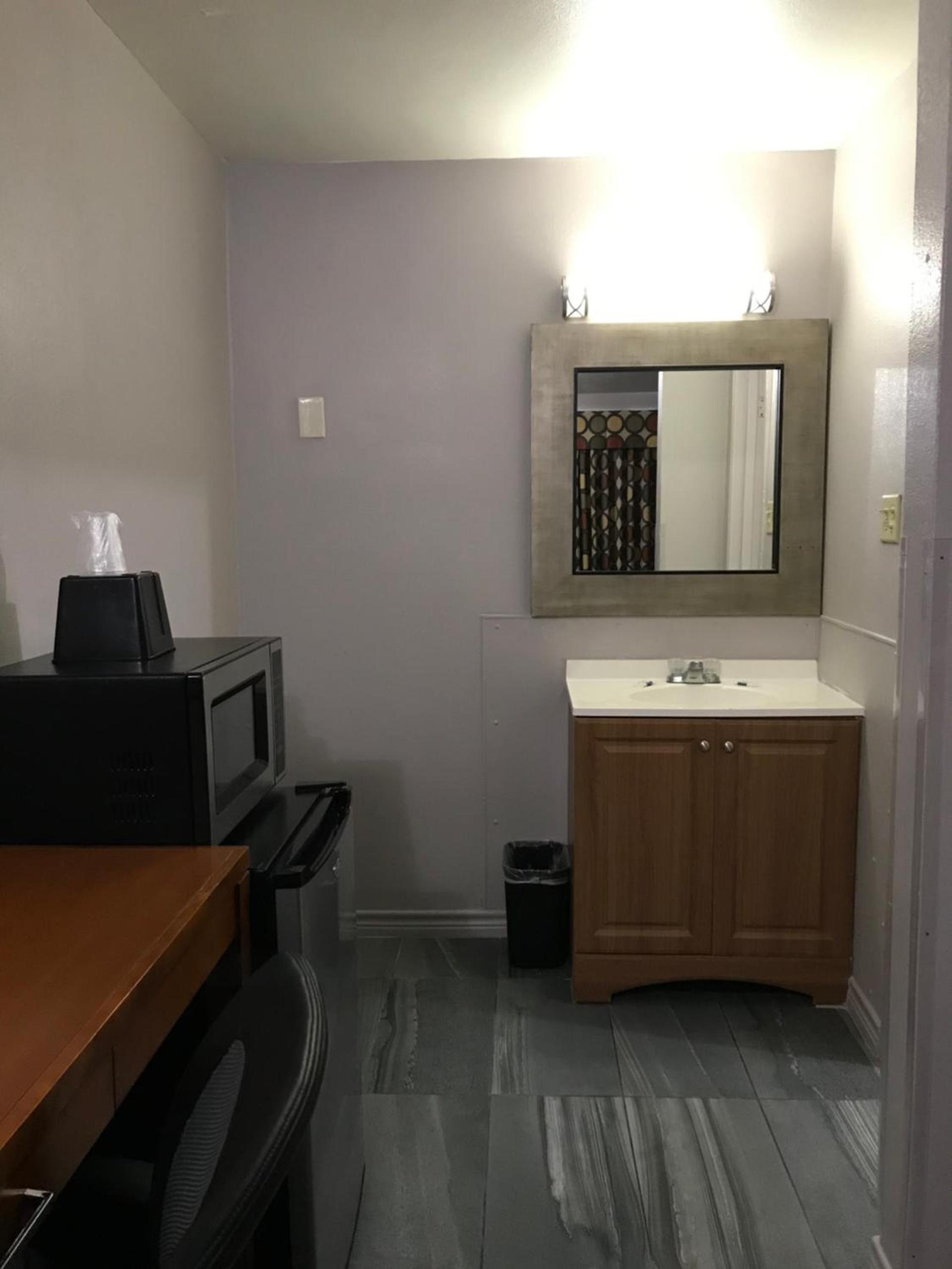 Budget Inn & Suites photo 10