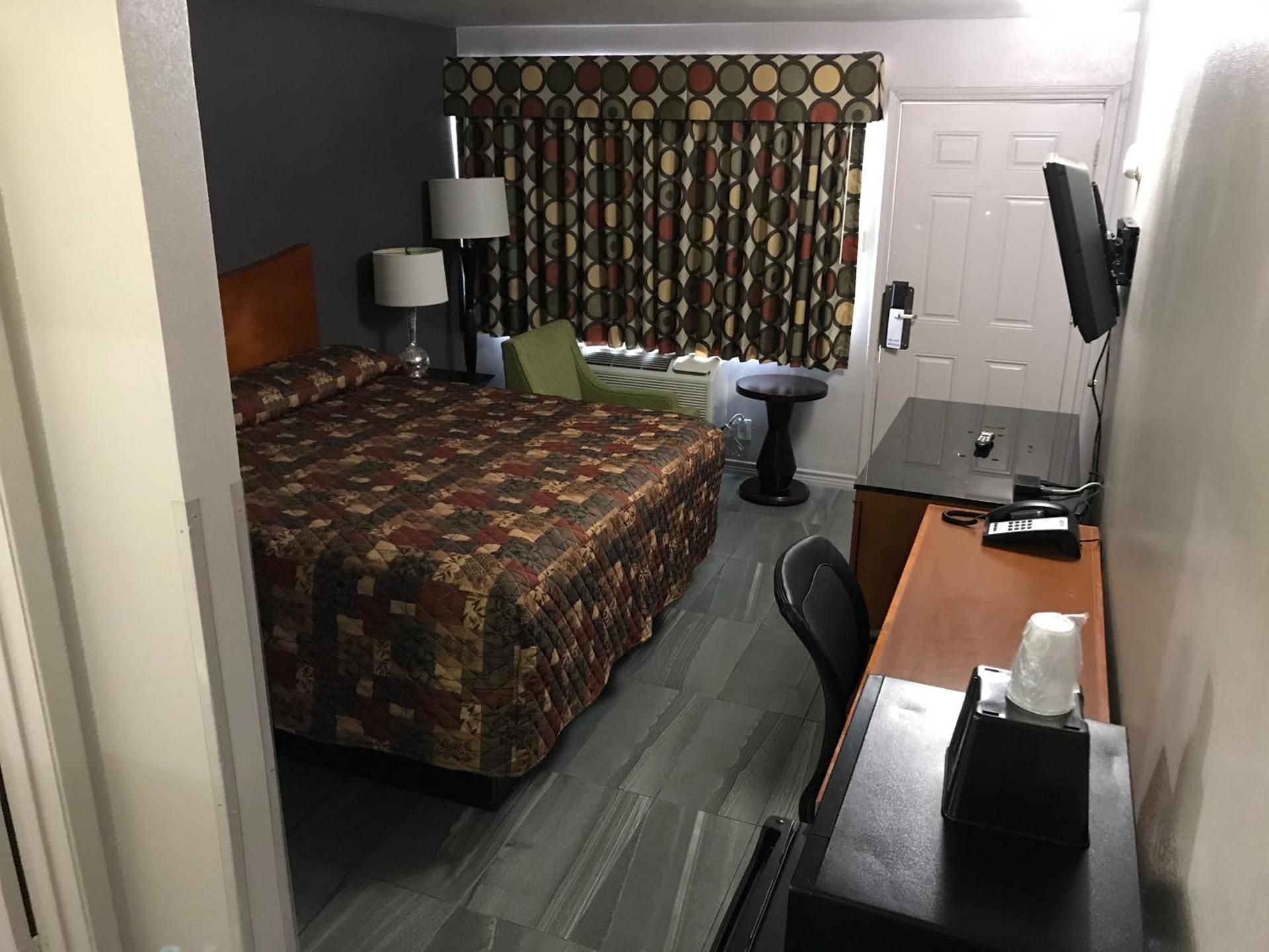 Budget Inn & Suites photo 6