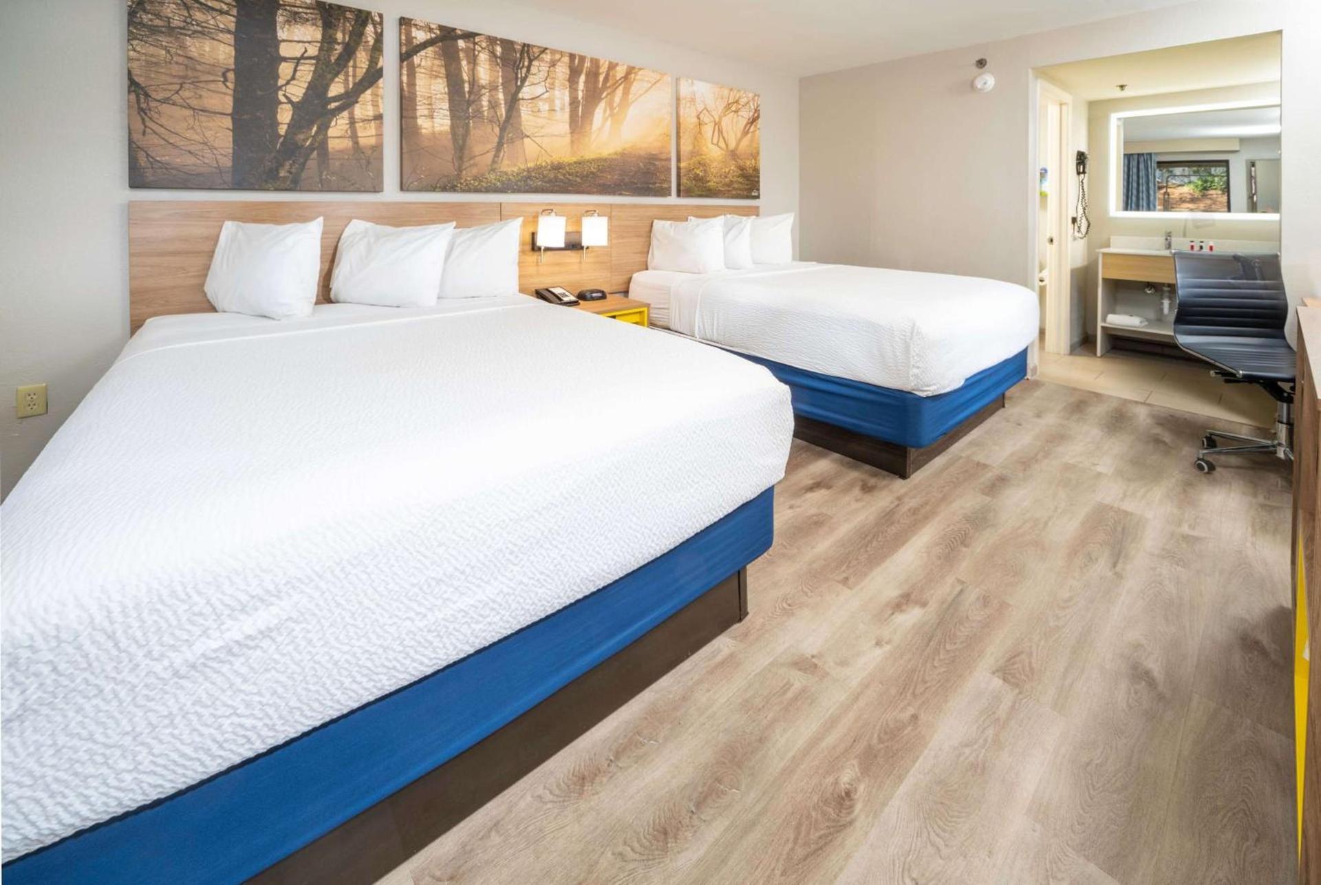 Days Inn by Wyndham Atlanta Stone Mountain photo 8