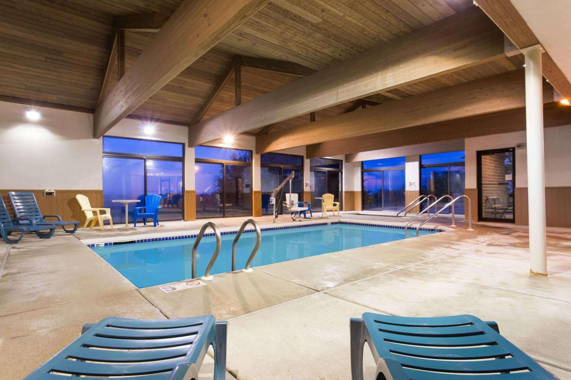 Days Inn by Wyndham Johnson Creek photo 3