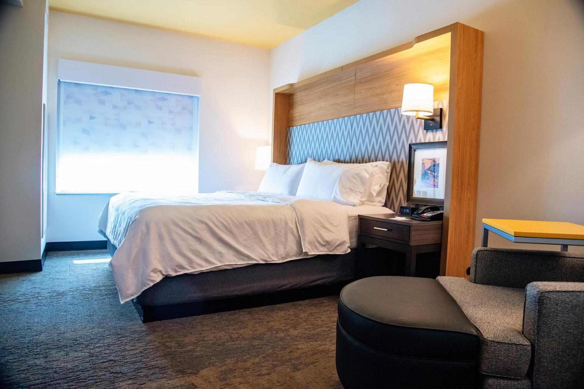 Holiday Inn & Suites - Savannah Airport - Pooler by IHG photo 2