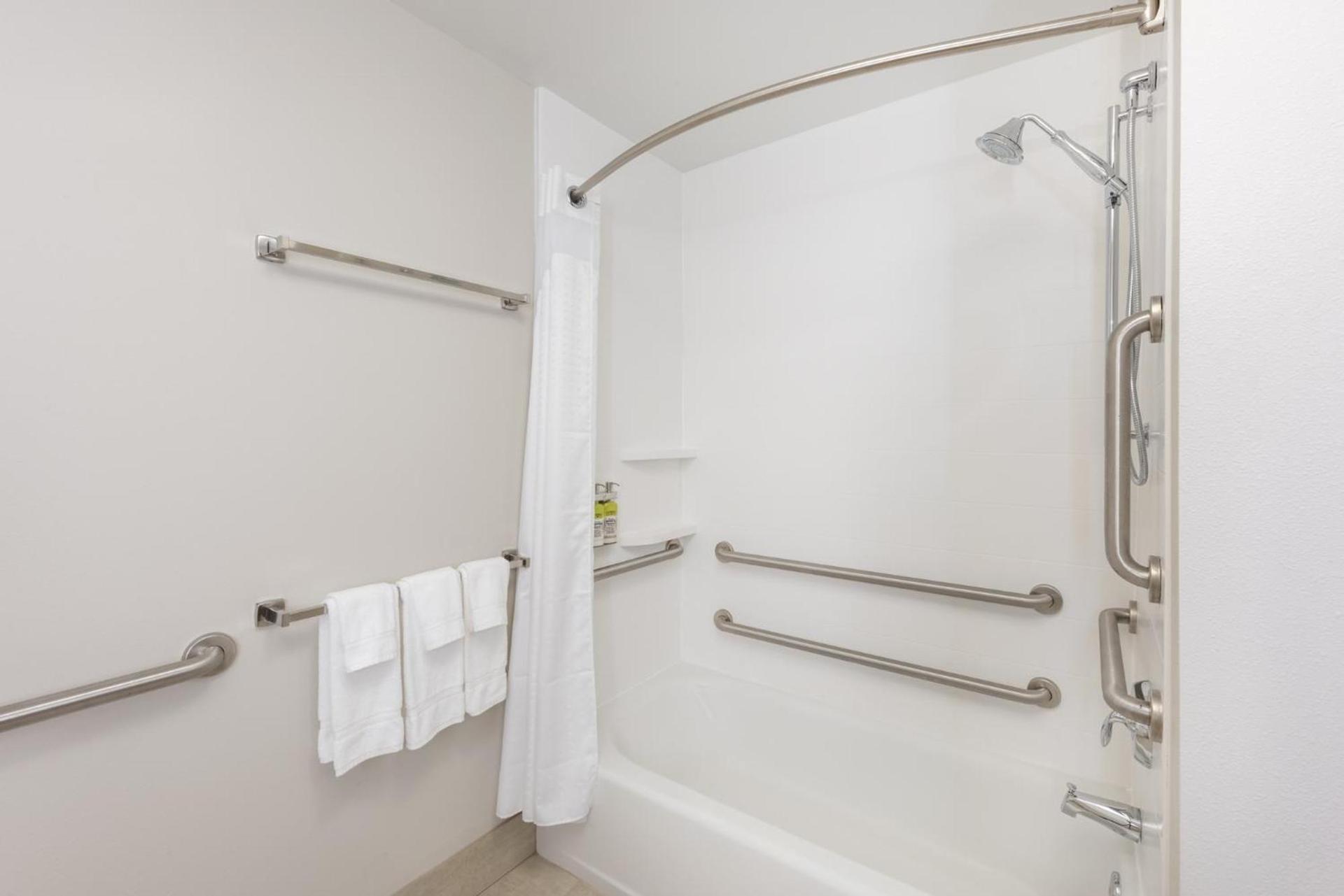 Holiday Inn Express & Suites St. Louis - Chesterfield by IHG photo 3