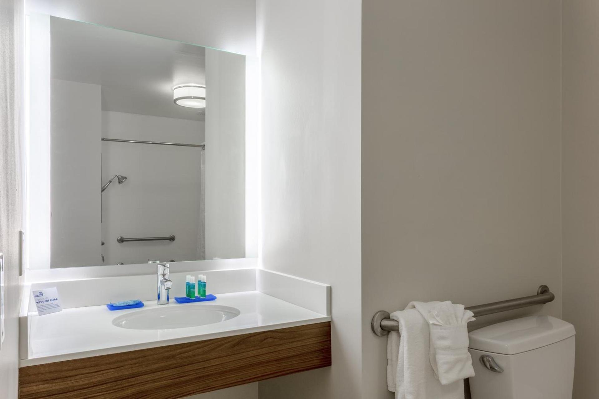 Holiday Inn Express & Suites Vandalia by IHG photo 6