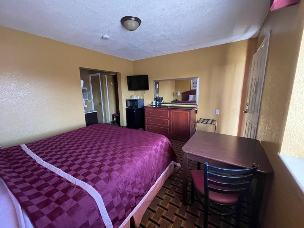 Budget Inn photo 5