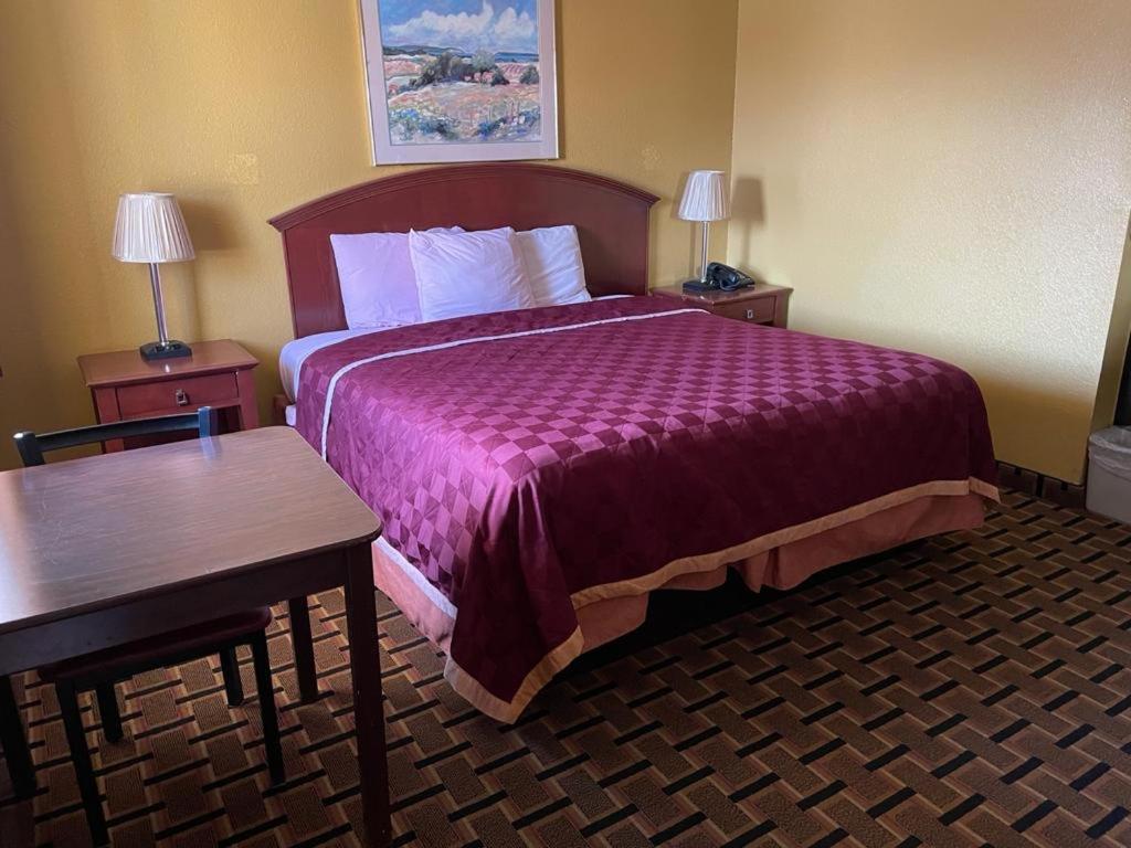 Budget Inn photo 3