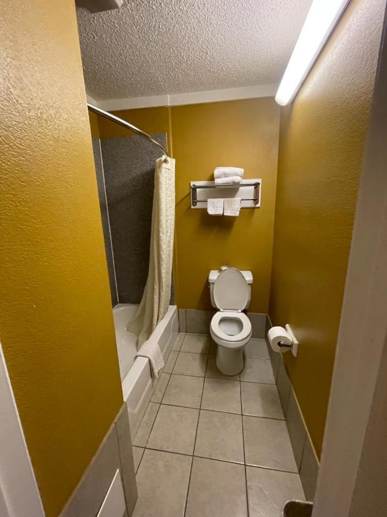 Budget Inn photo 8