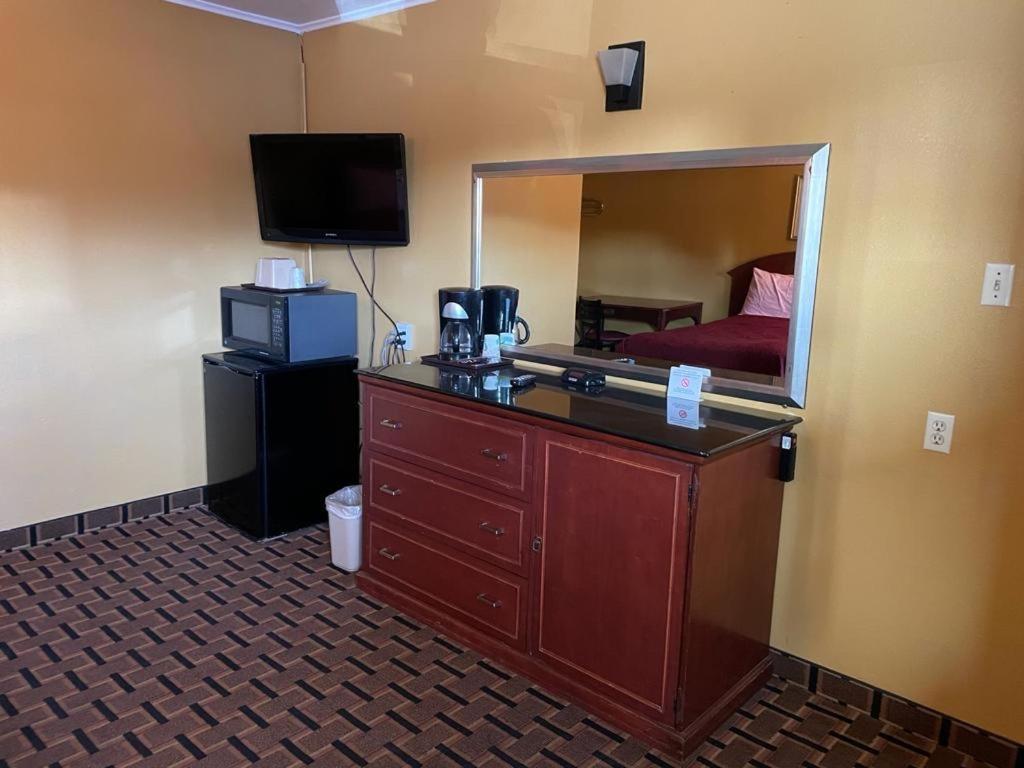 Budget Inn photo 6