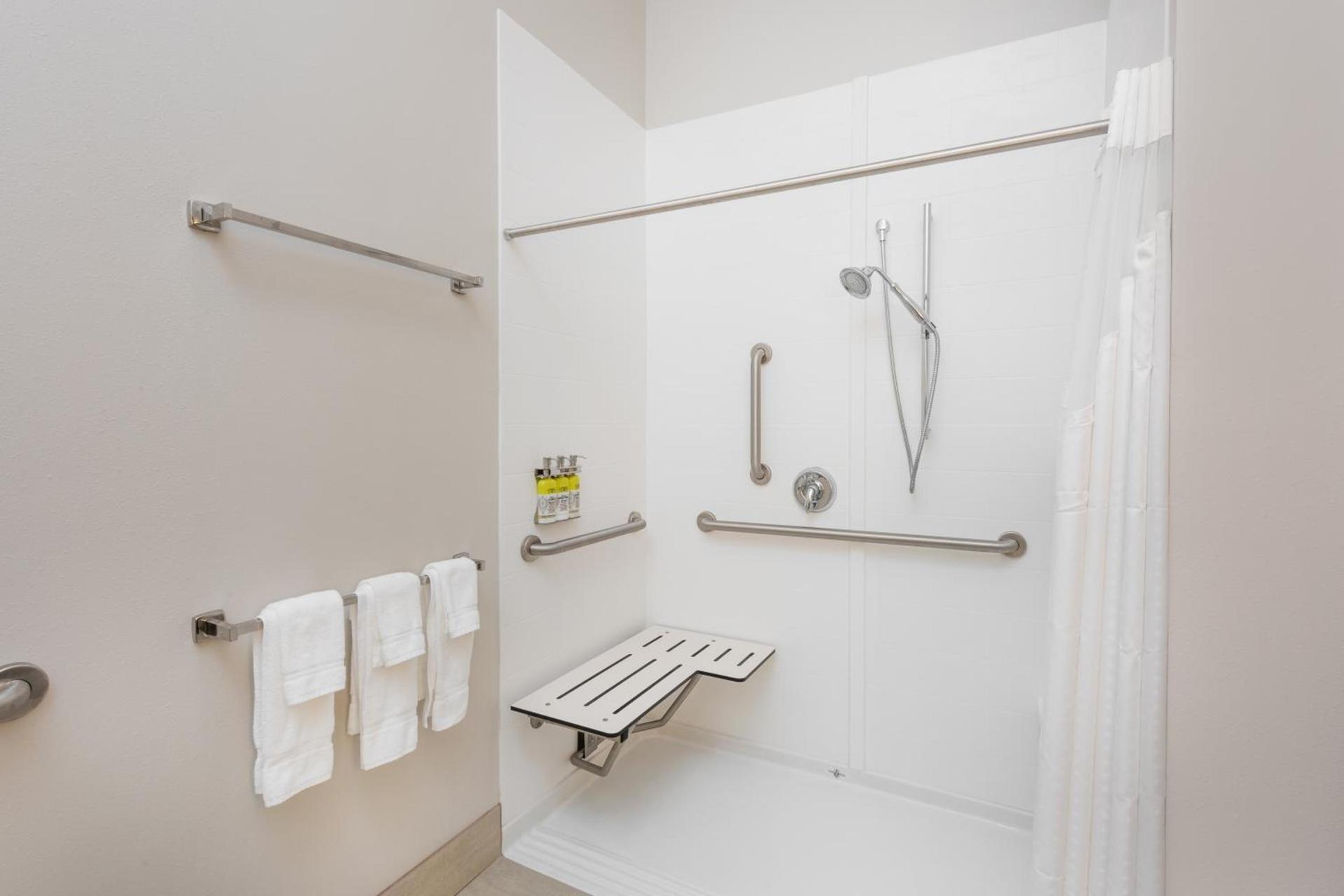 Holiday Inn Express & Suites St. Louis - Chesterfield by IHG photo 4