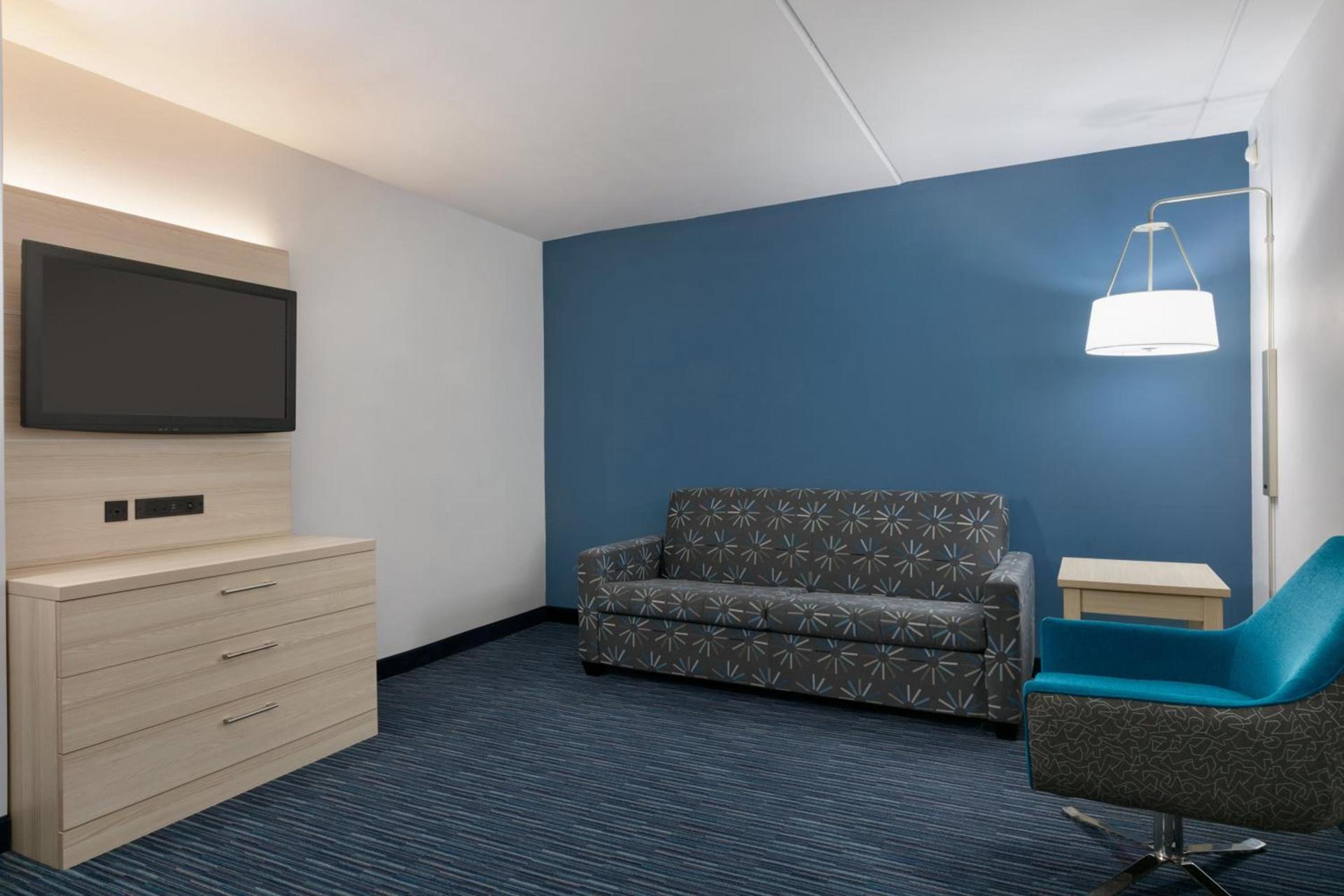 Holiday Inn Express Hotel & Suites Norfolk Airport by IHG photo 3