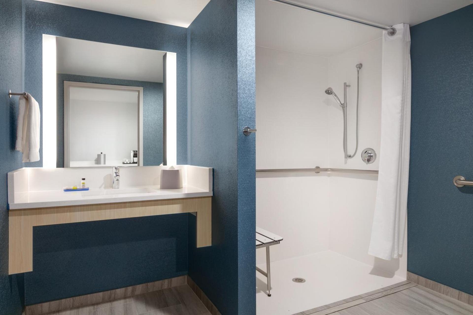 Holiday Inn Express Hotel & Suites Norfolk Airport by IHG photo 11
