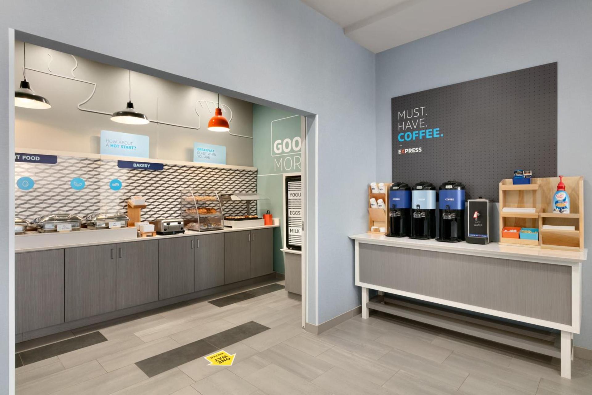 Holiday Inn Express Hotel & Suites Norfolk Airport by IHG photo 8