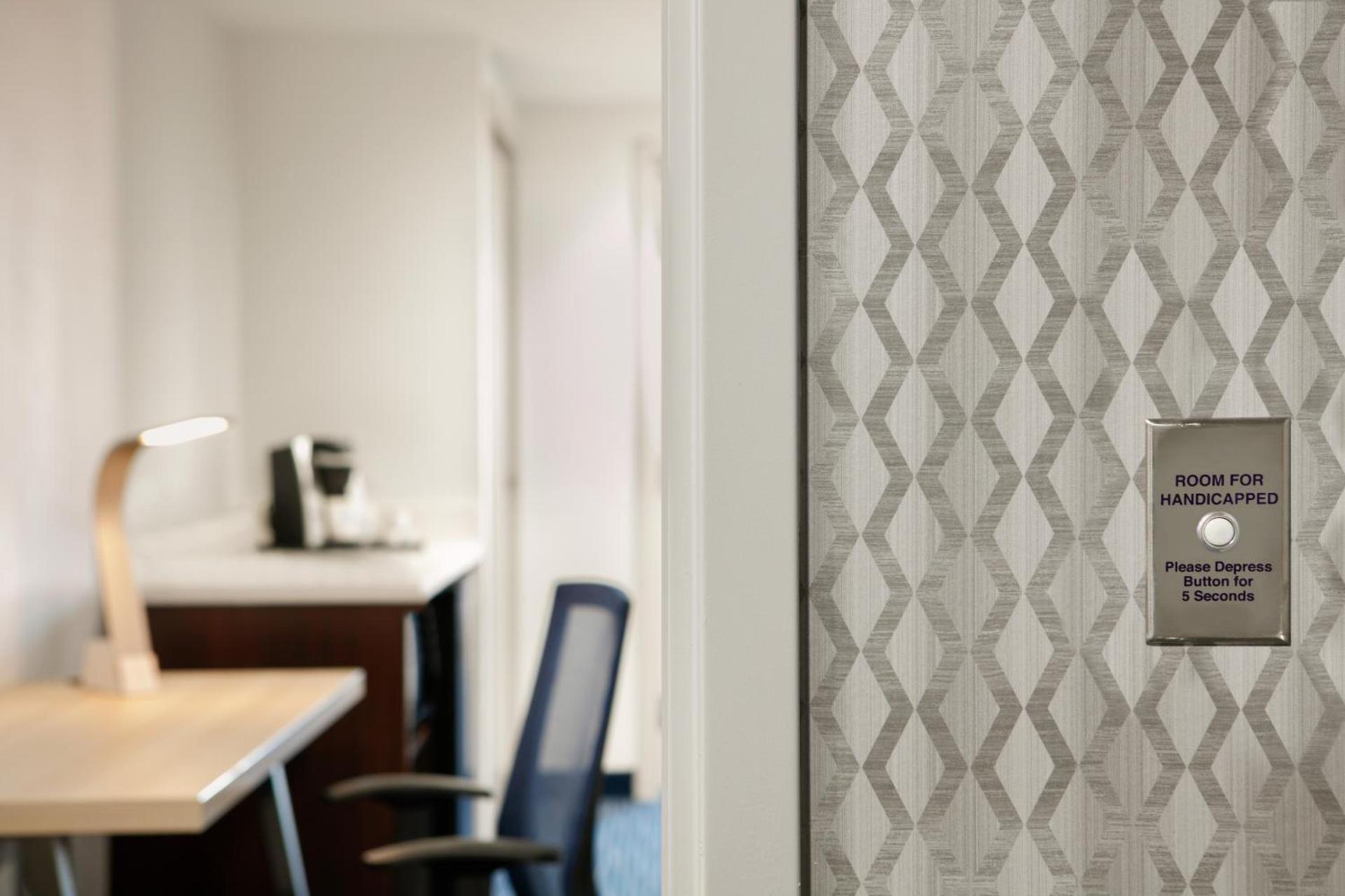 Holiday Inn Express Hotel & Suites Norfolk Airport by IHG photo 13