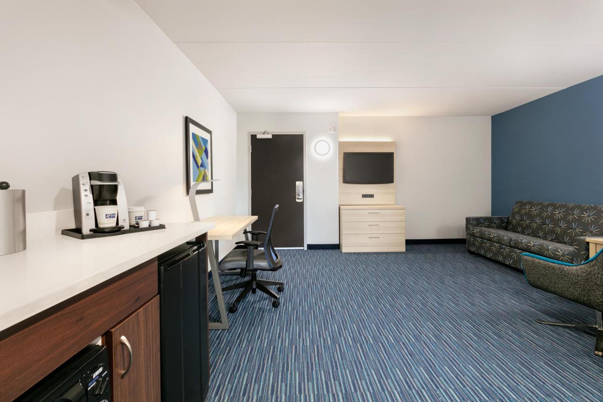 Holiday Inn Express Hotel & Suites Norfolk Airport by IHG photo 23