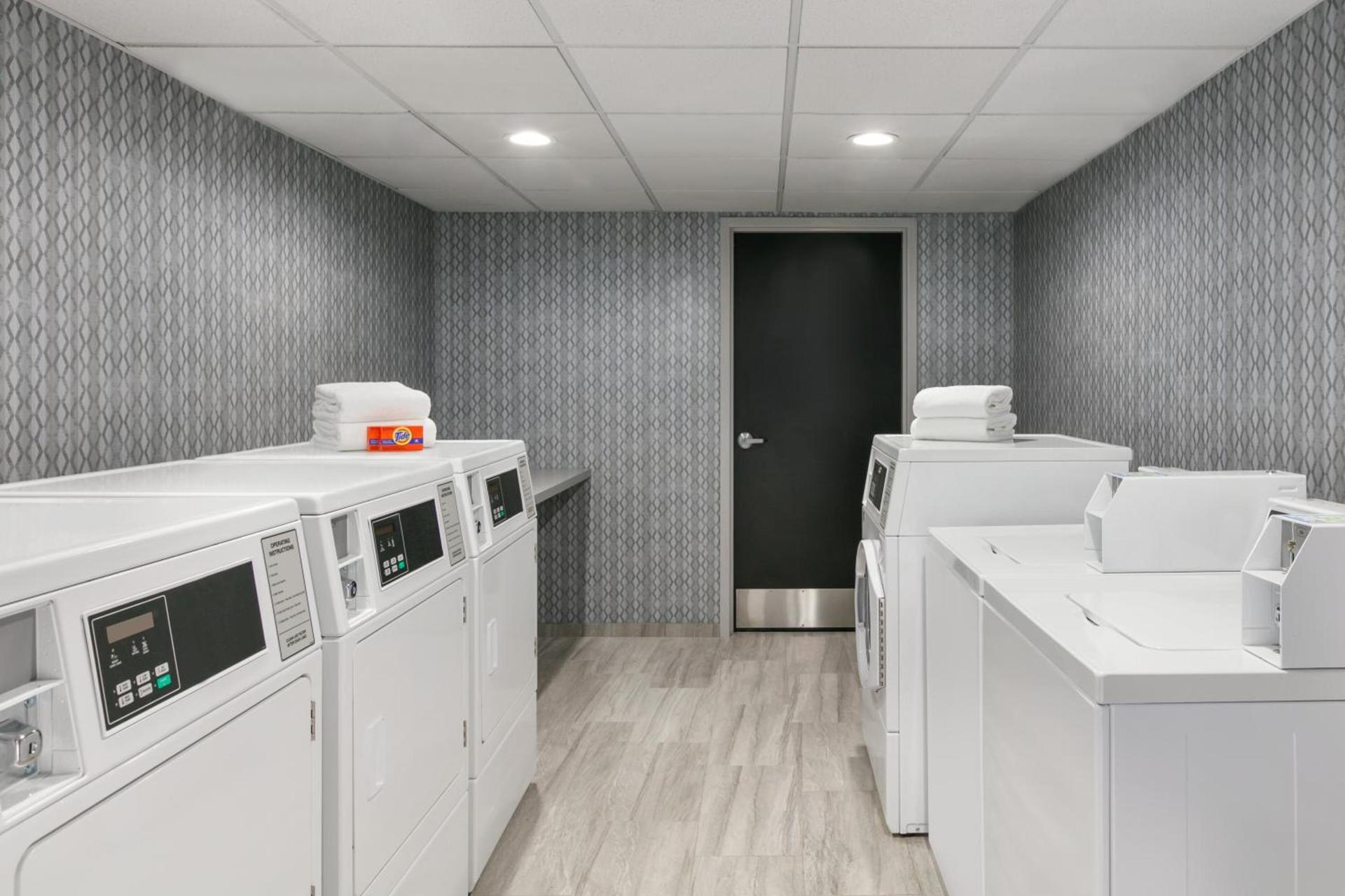 Holiday Inn Express Hotel & Suites Norfolk Airport by IHG photo 24