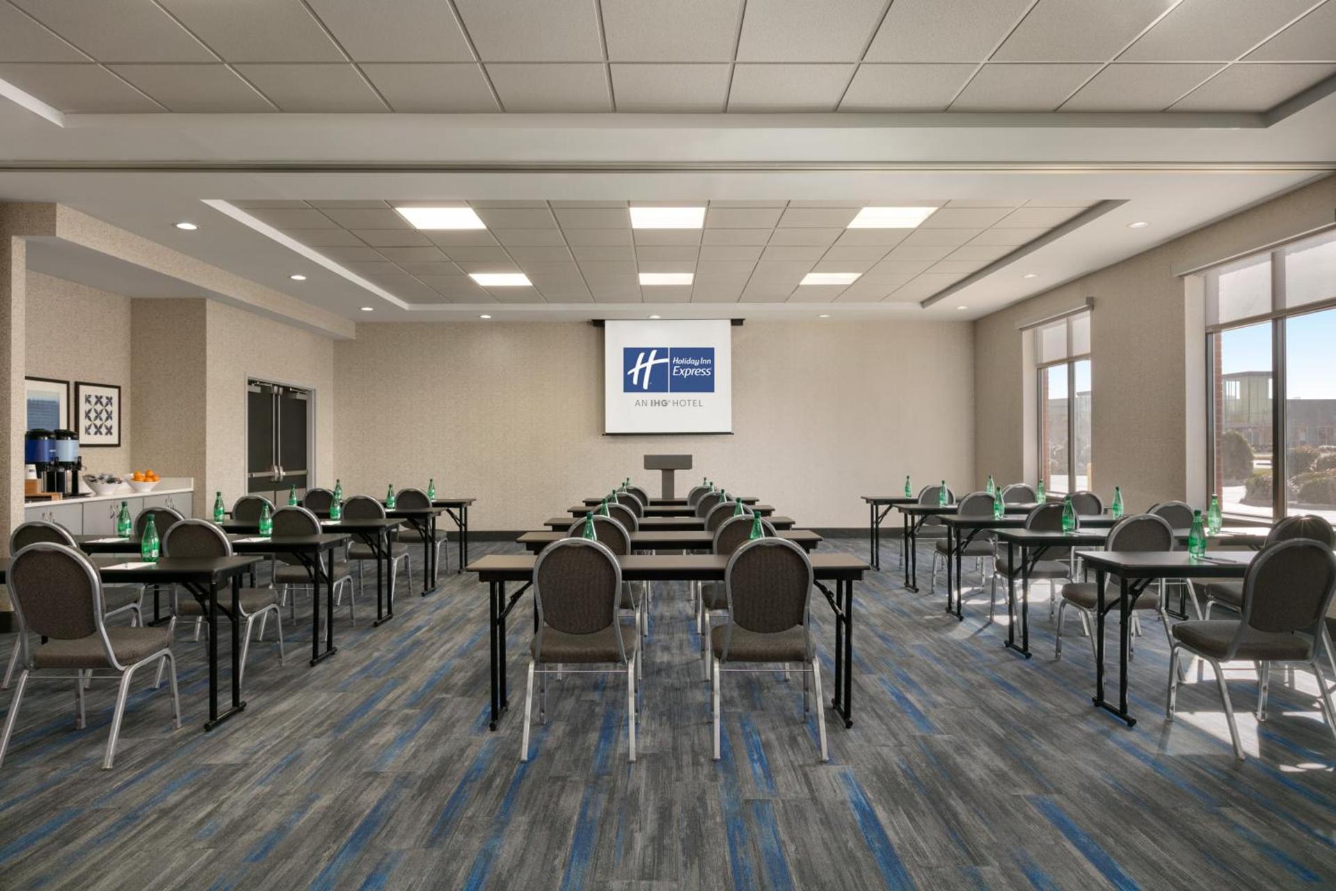Holiday Inn Express Hotel & Suites Norfolk Airport by IHG photo 33