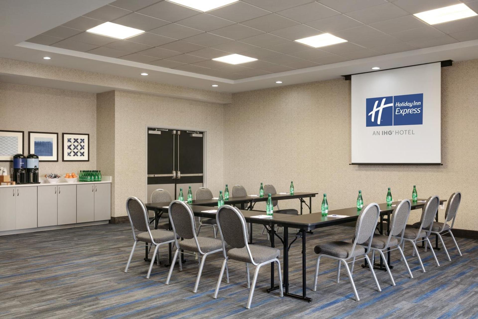Holiday Inn Express Hotel & Suites Norfolk Airport by IHG photo 34