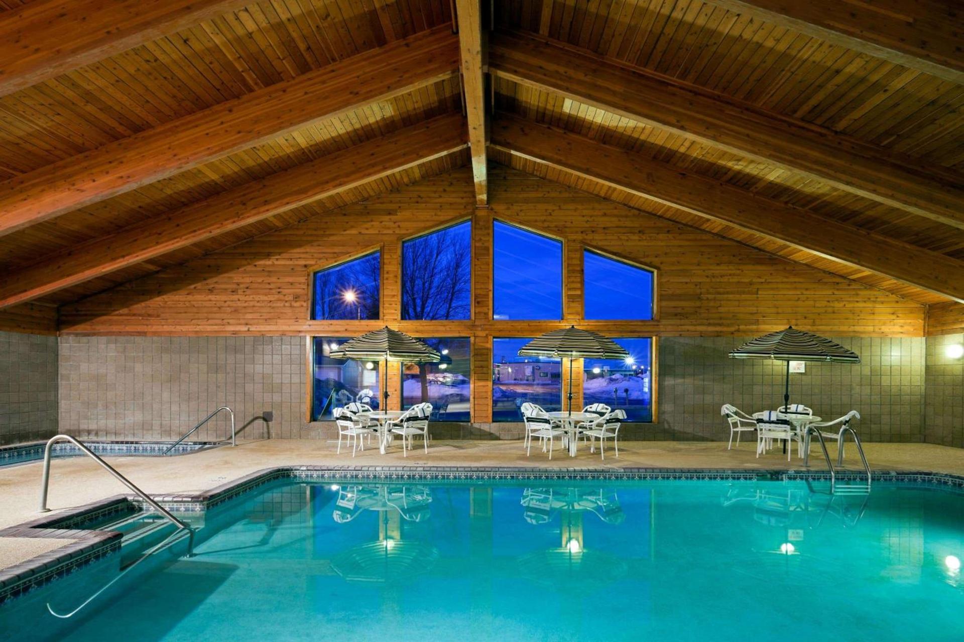 AmericInn by Wyndham Worthington photo 7