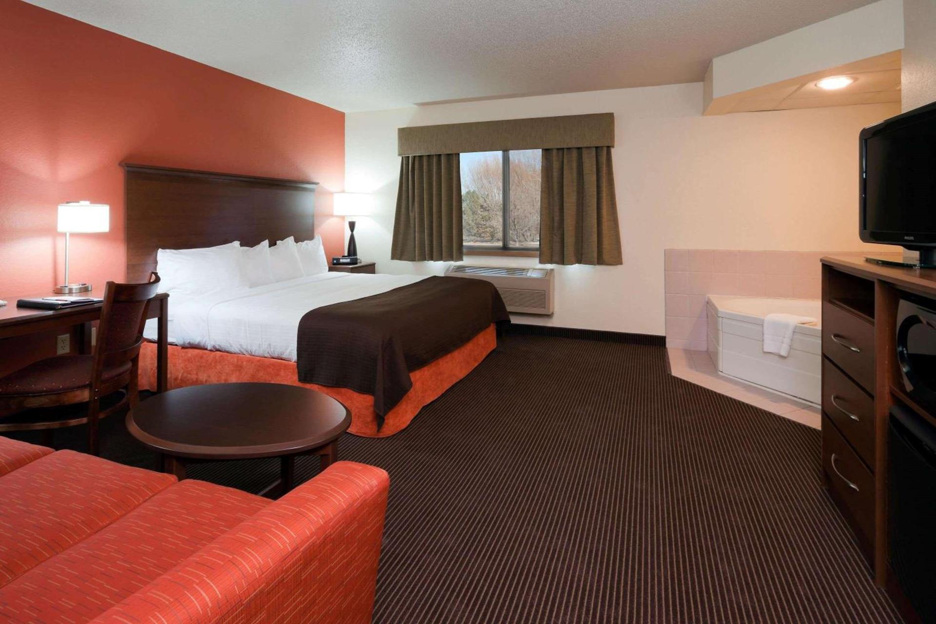 AmericInn by Wyndham Worthington photo 11