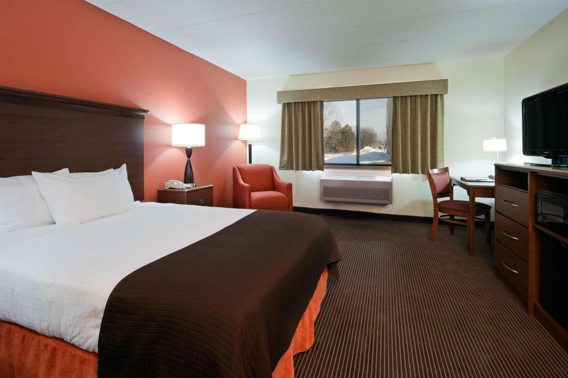 AmericInn by Wyndham Worthington photo 13