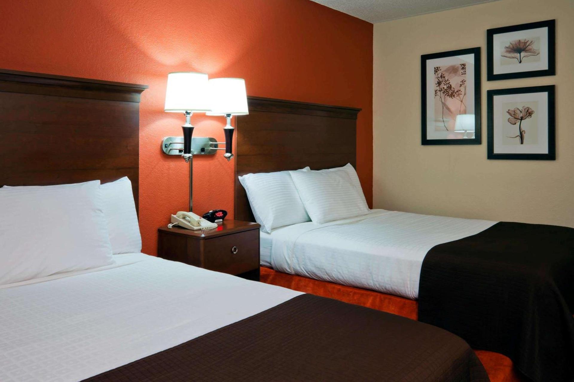 AmericInn by Wyndham Worthington photo 14
