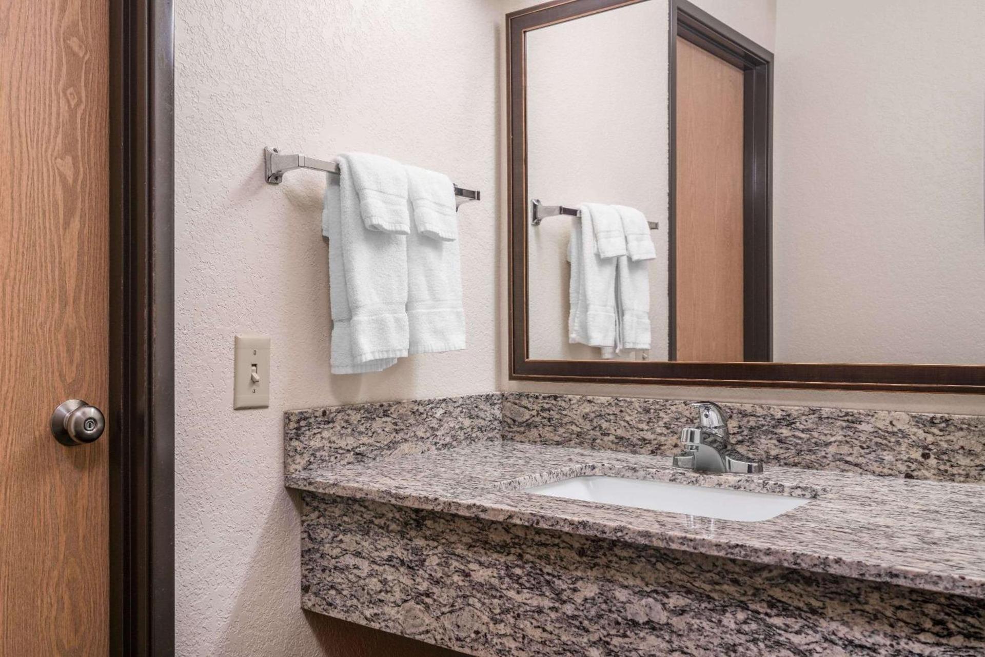 AmericInn by Wyndham Worthington photo 19