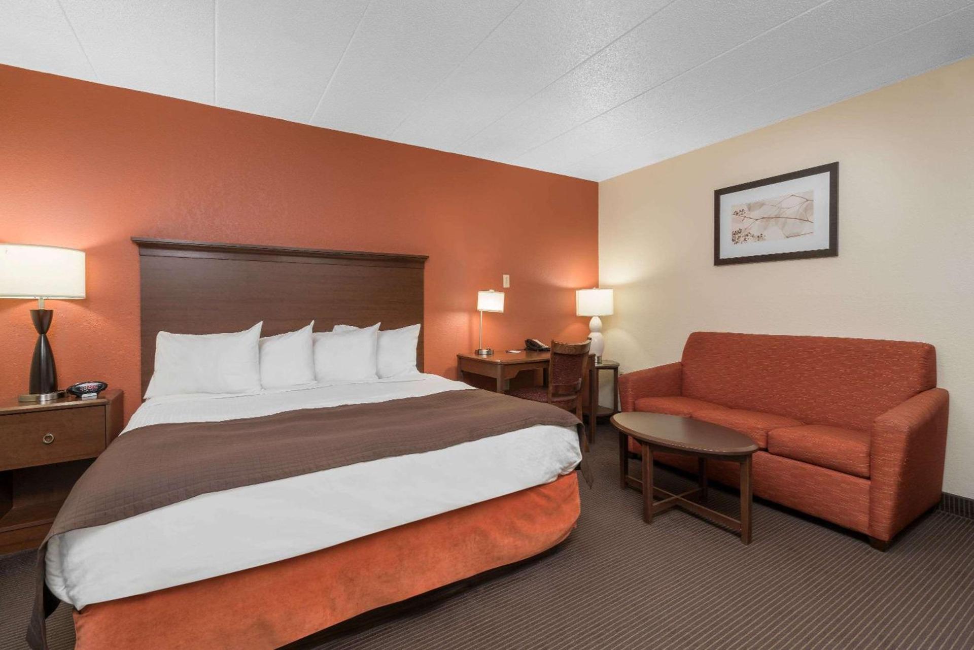 AmericInn by Wyndham Worthington photo 18