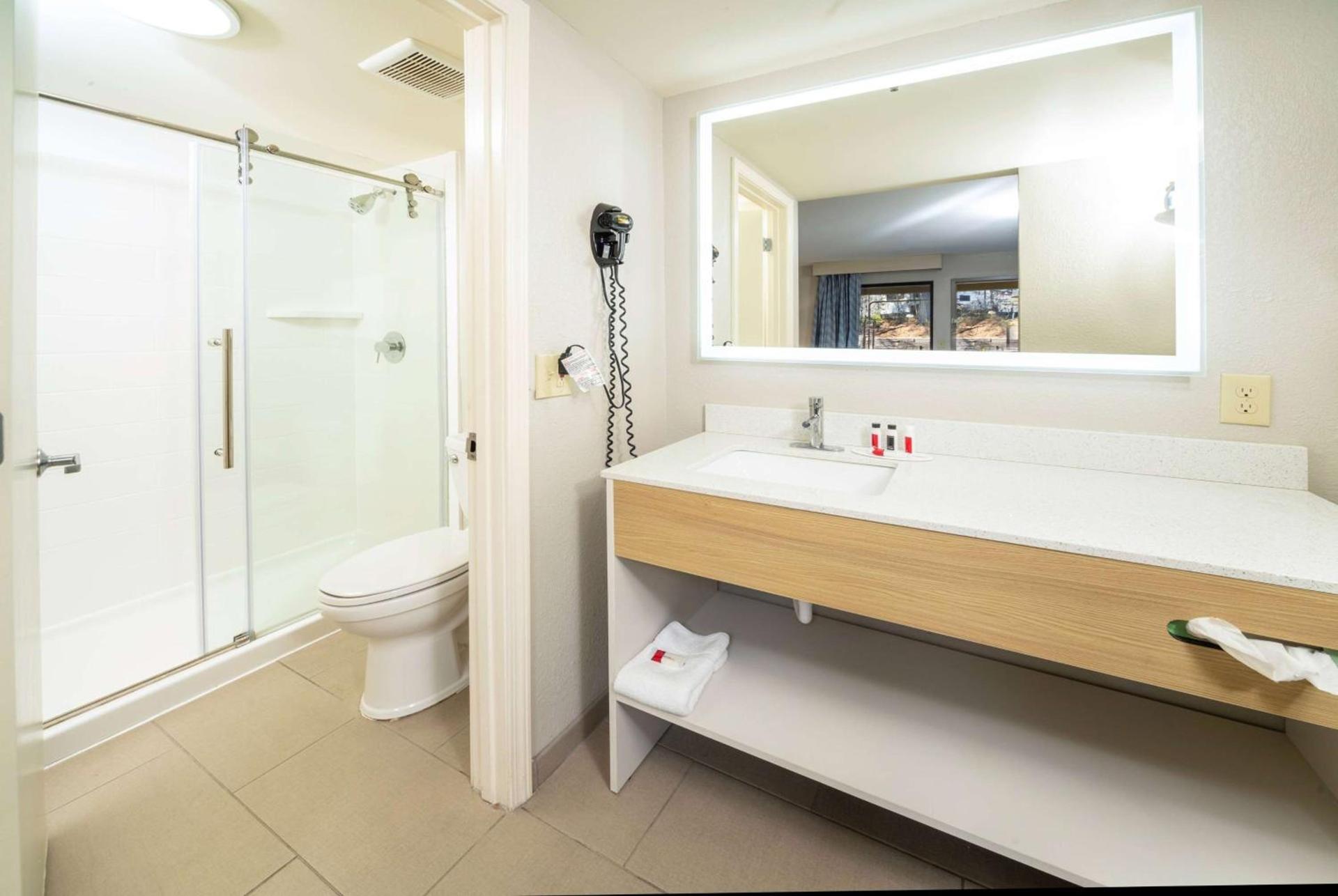 Days Inn by Wyndham Atlanta Stone Mountain photo 14