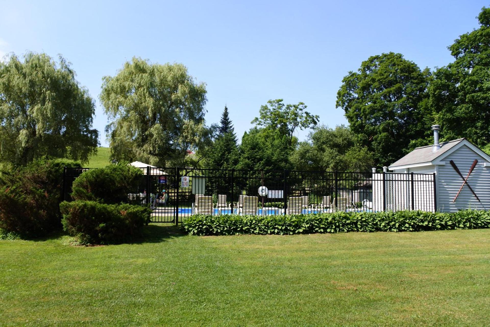 Maple Terrace Motel photo 3