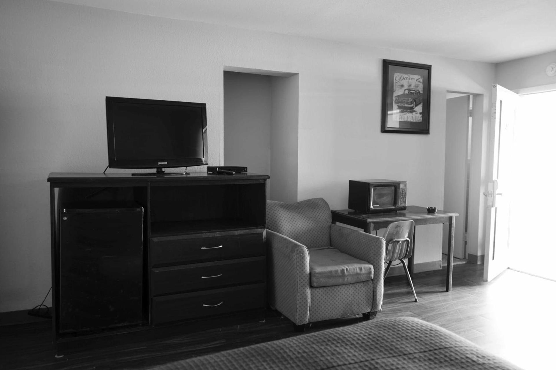 Richmond Motel photo 24