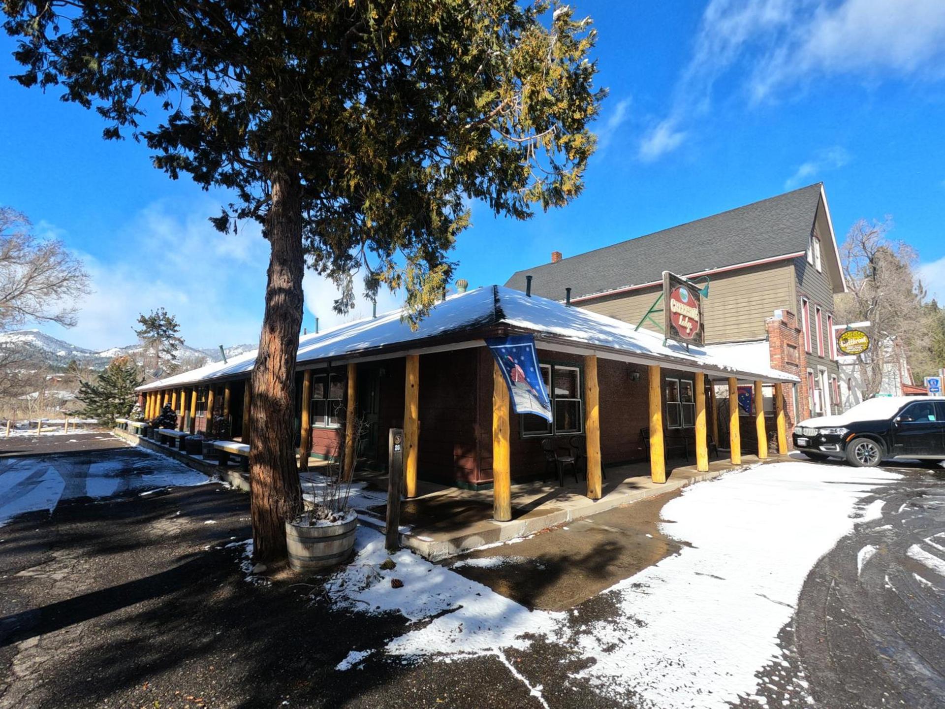 CREEKSIDE LODGE photo 1