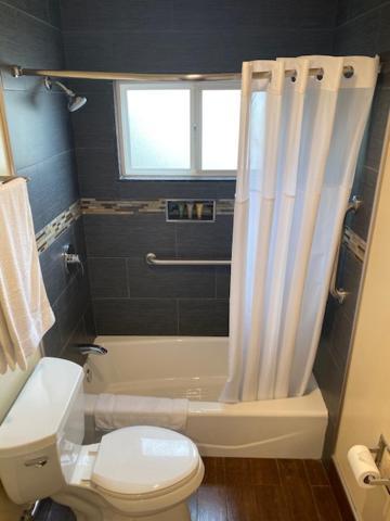 Convention Center Inn & Suites photo 9