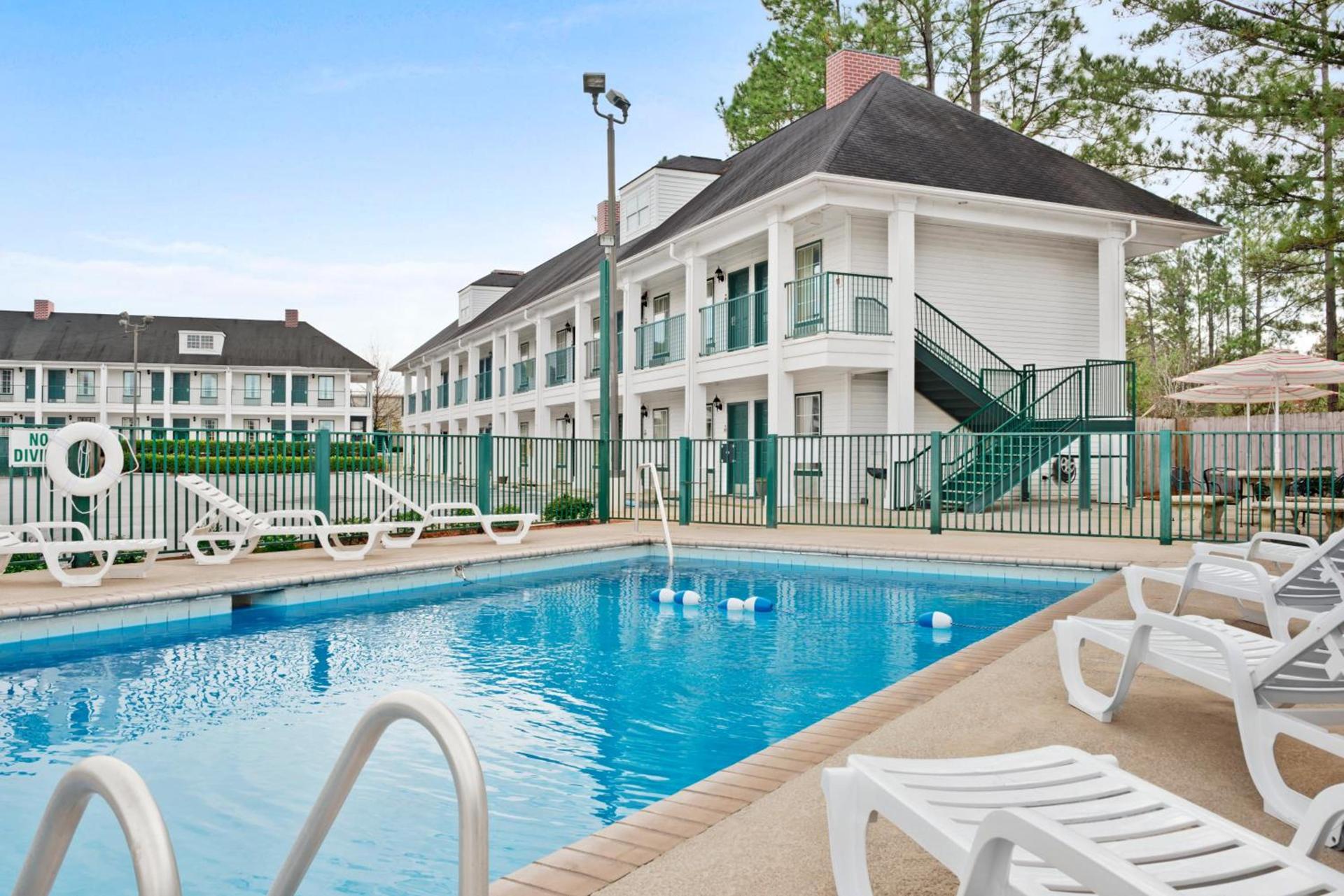 Days Inn by Wyndham Americus photo 29