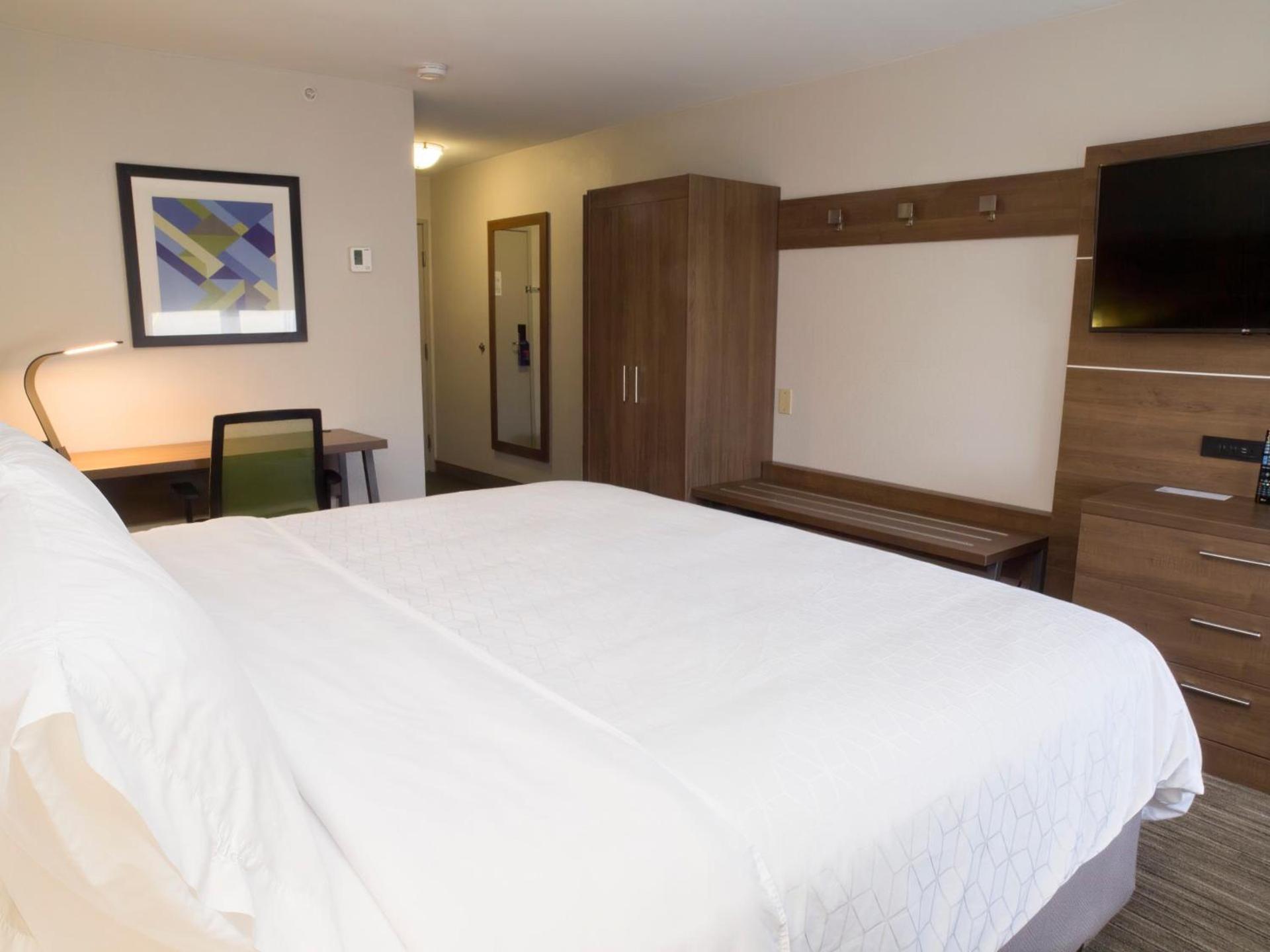 Holiday Inn Express Hotel & Suites Madison by IHG photo 46