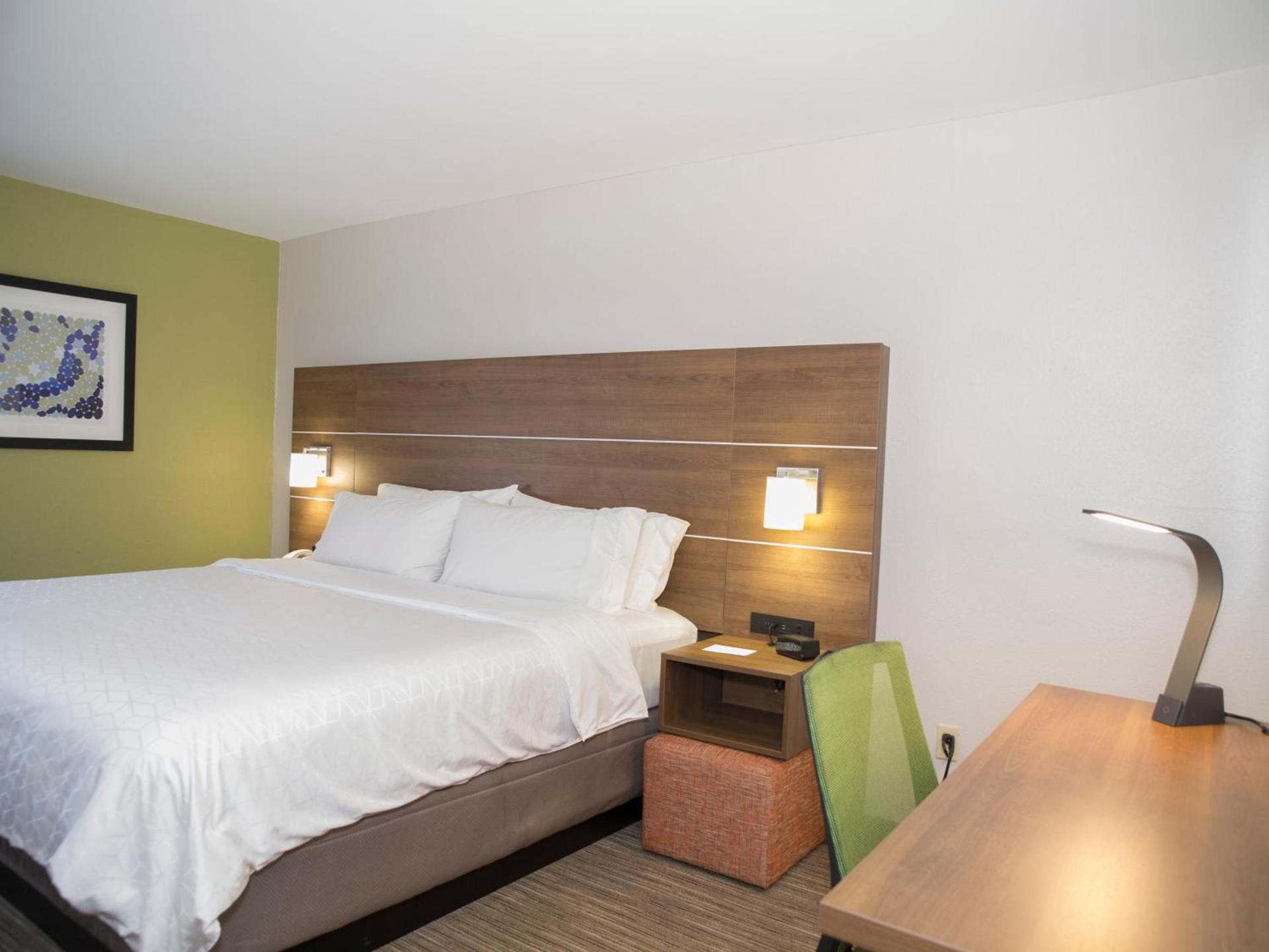 Holiday Inn Express Hotel & Suites Madison by IHG photo 62