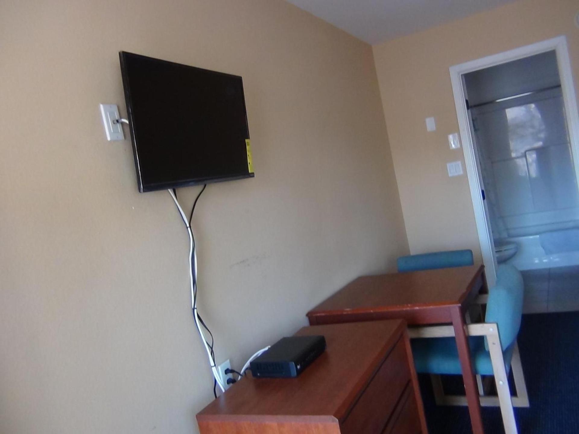 Desert Inn Motel photo 16