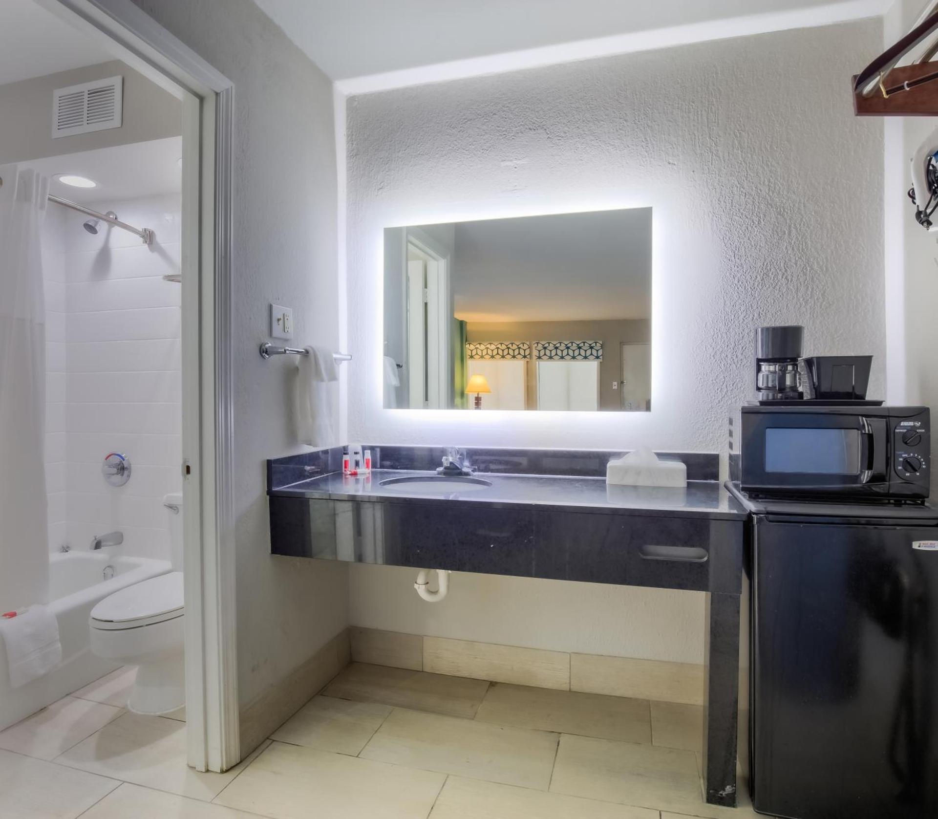 Days Inn by Wyndham Mobile I-65 photo 44