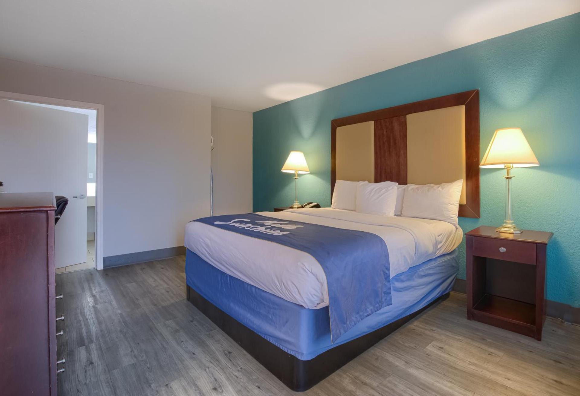 Days Inn by Wyndham Mobile I-65 photo 23