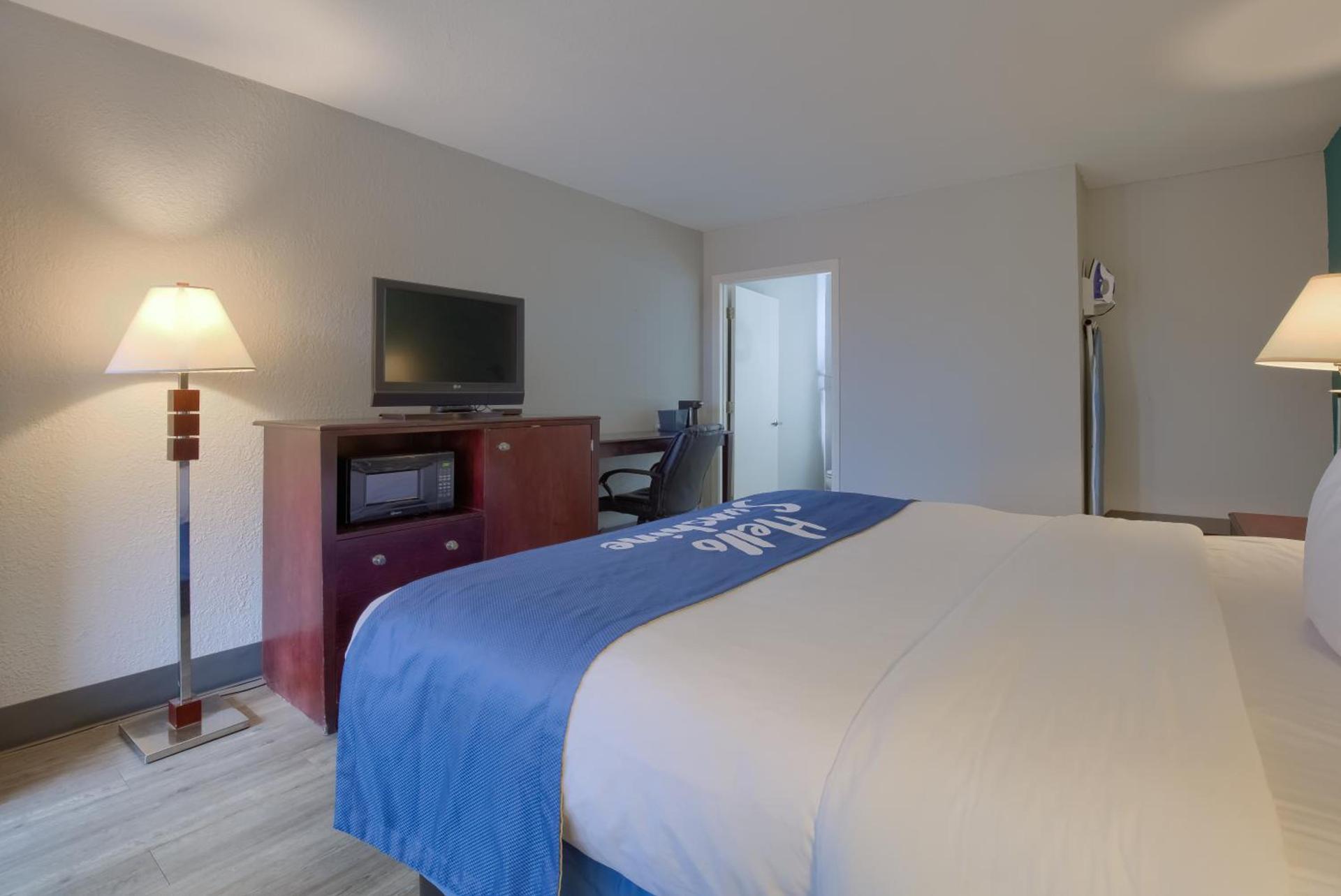 Days Inn by Wyndham Mobile I-65 photo 26