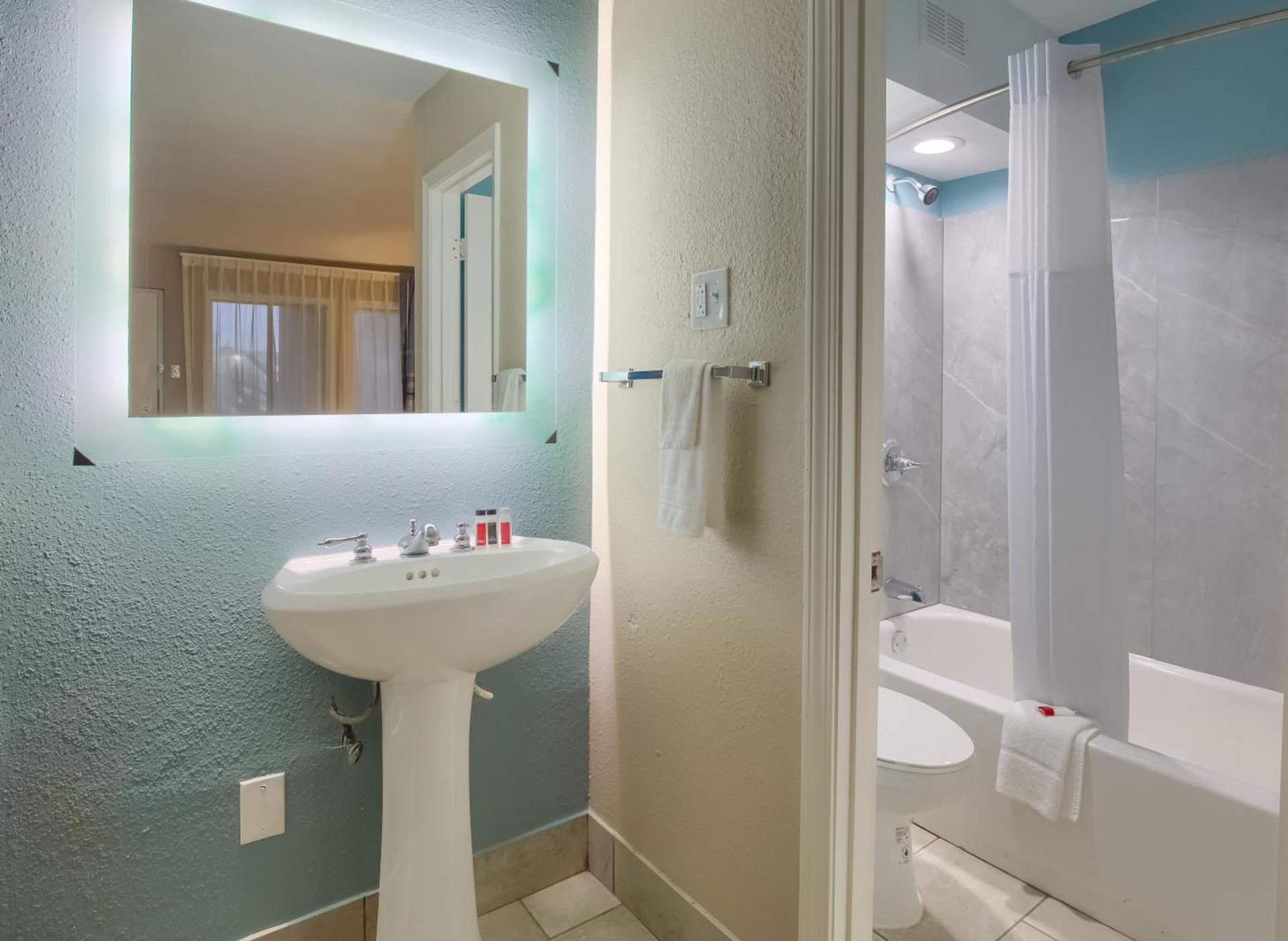 Days Inn by Wyndham Mobile I-65 photo 39