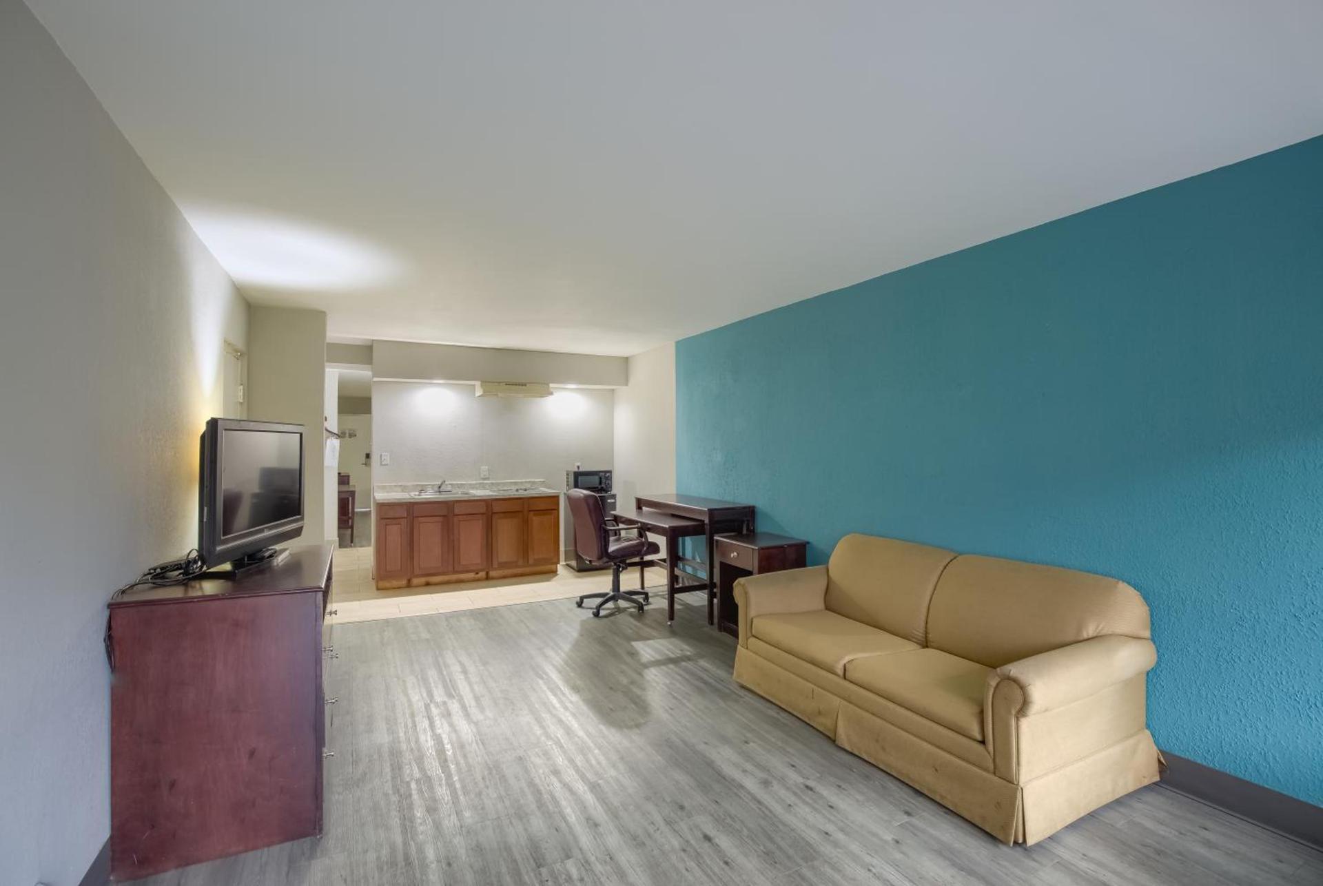 Days Inn by Wyndham Mobile I-65 photo 29